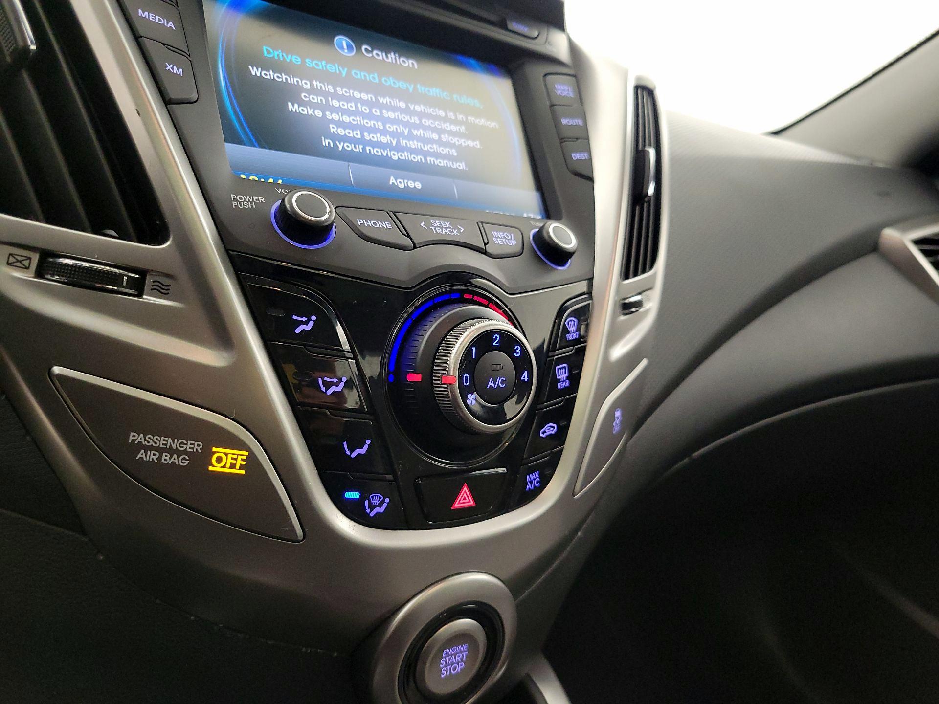 Thumbnail: 2014 Hyundai Veloster - 17