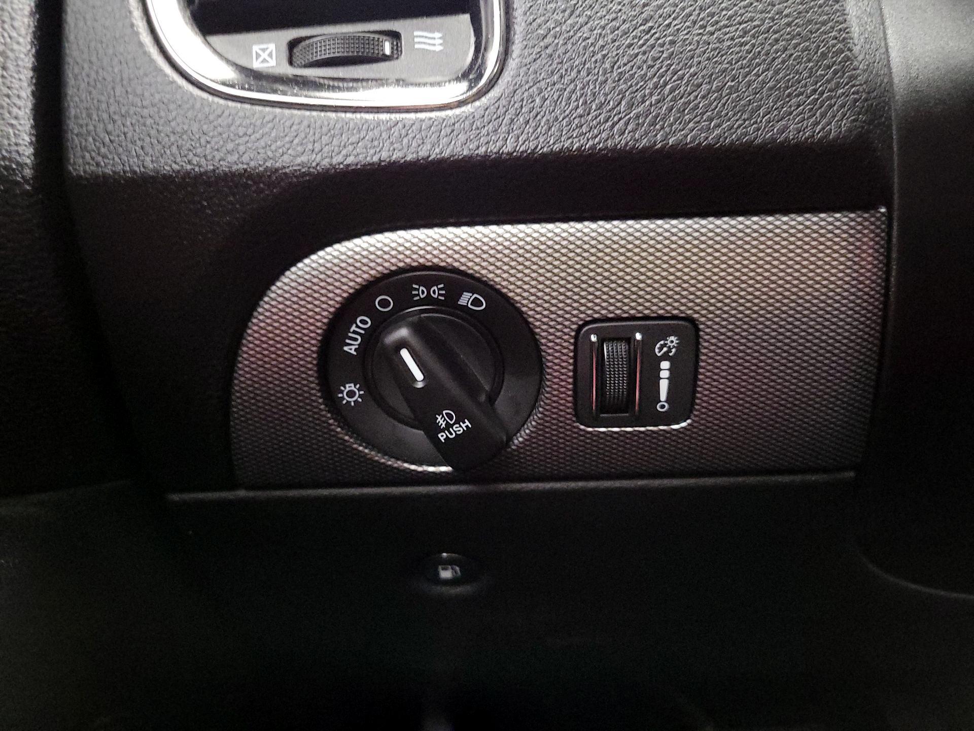 Thumbnail: 2018 Dodge Durango - 13