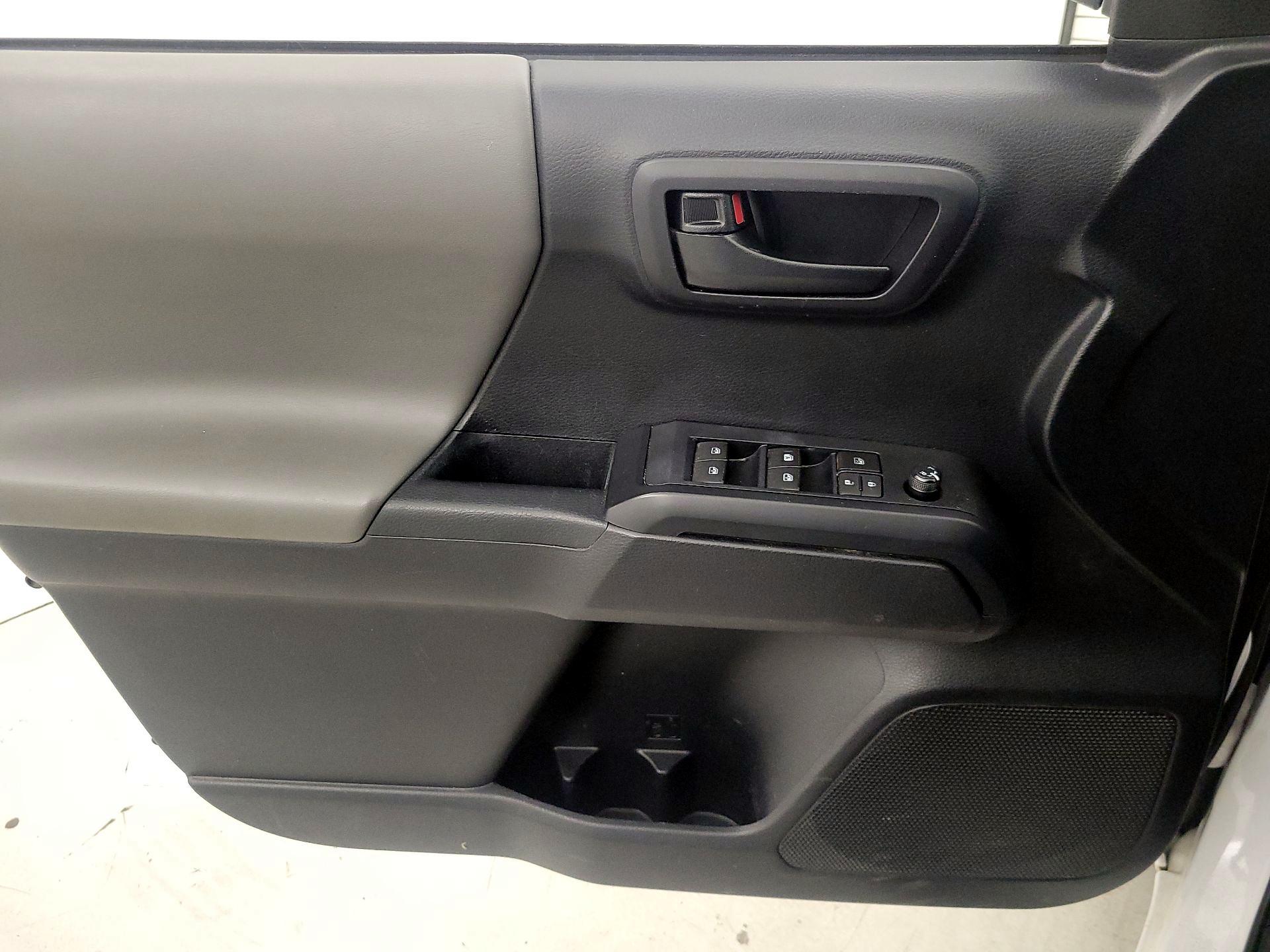 Thumbnail: 2019 Toyota Tacoma - 12