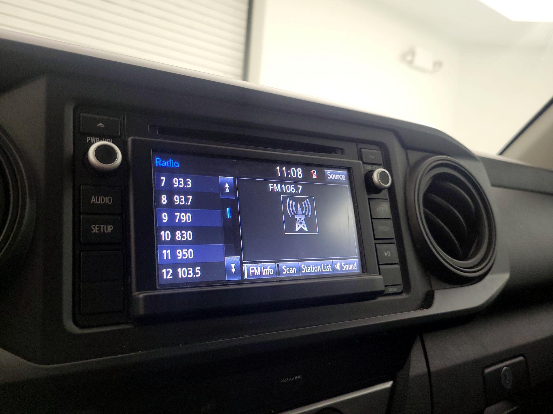 Thumbnail: 2019 Toyota Tacoma - 15