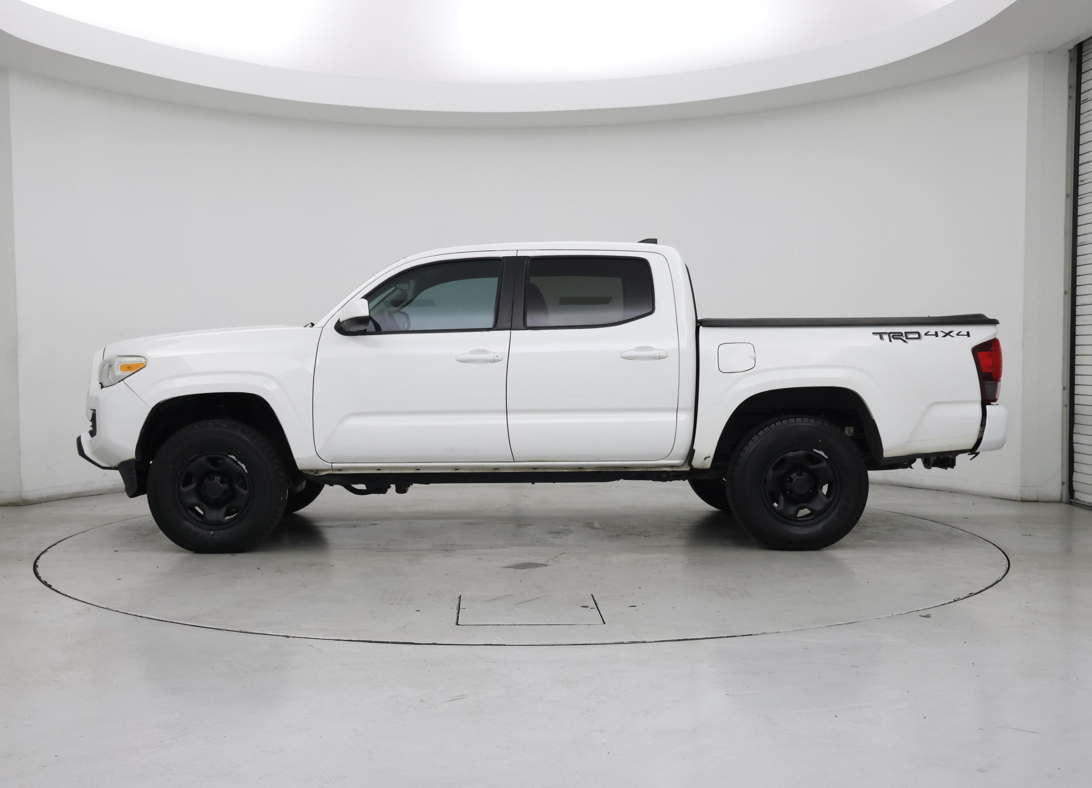 Thumbnail: 2019 Toyota Tacoma - 3
