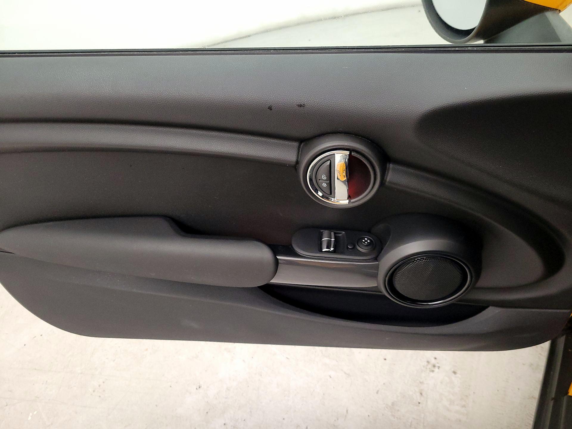 Thumbnail: 2015 MINI Cooper Hardtop - 12