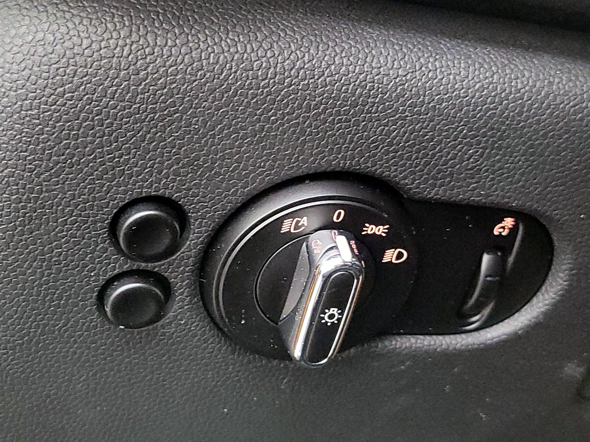 Thumbnail: 2015 MINI Cooper Hardtop - 13