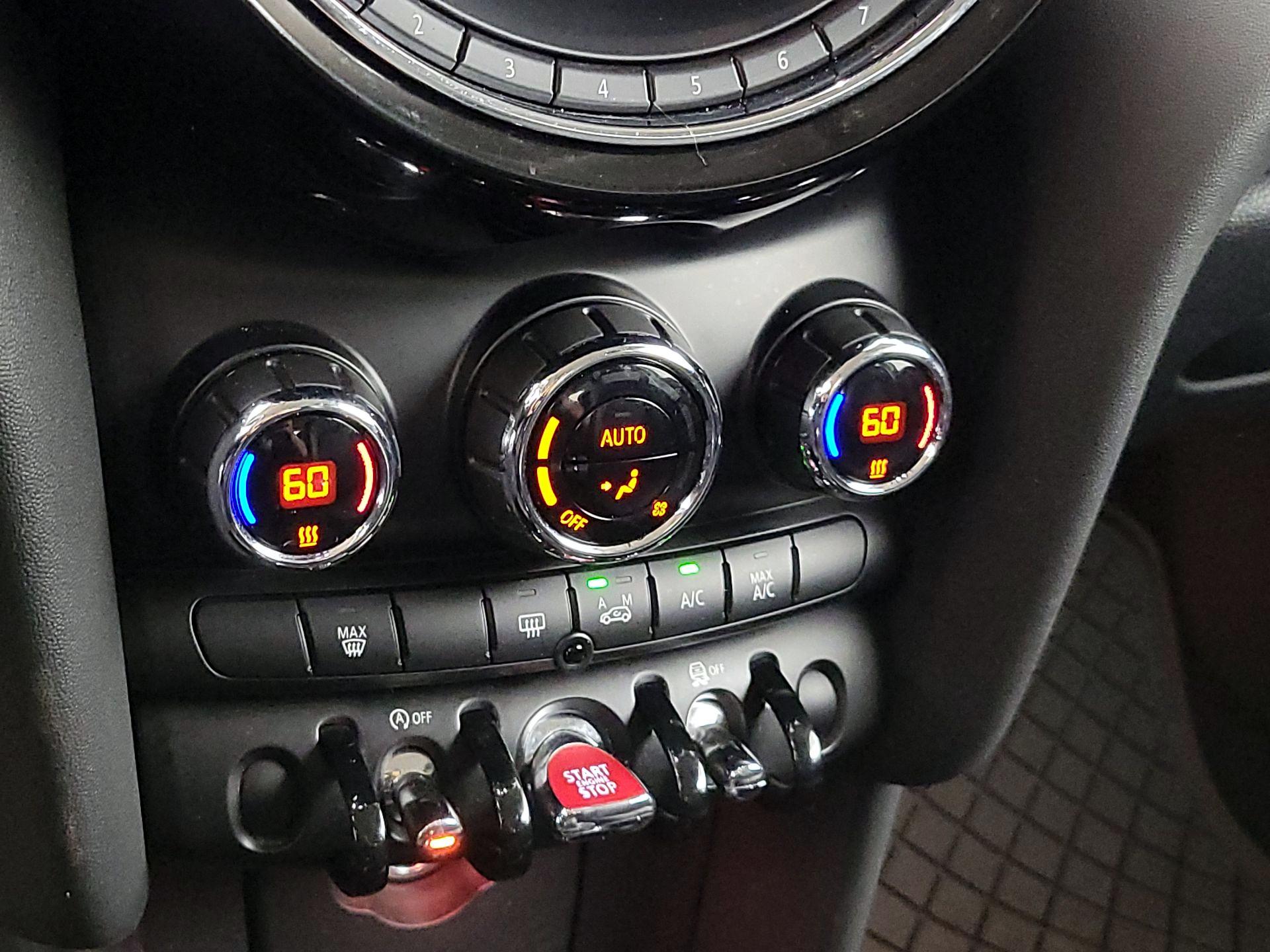 Thumbnail: 2015 MINI Cooper Hardtop - 15