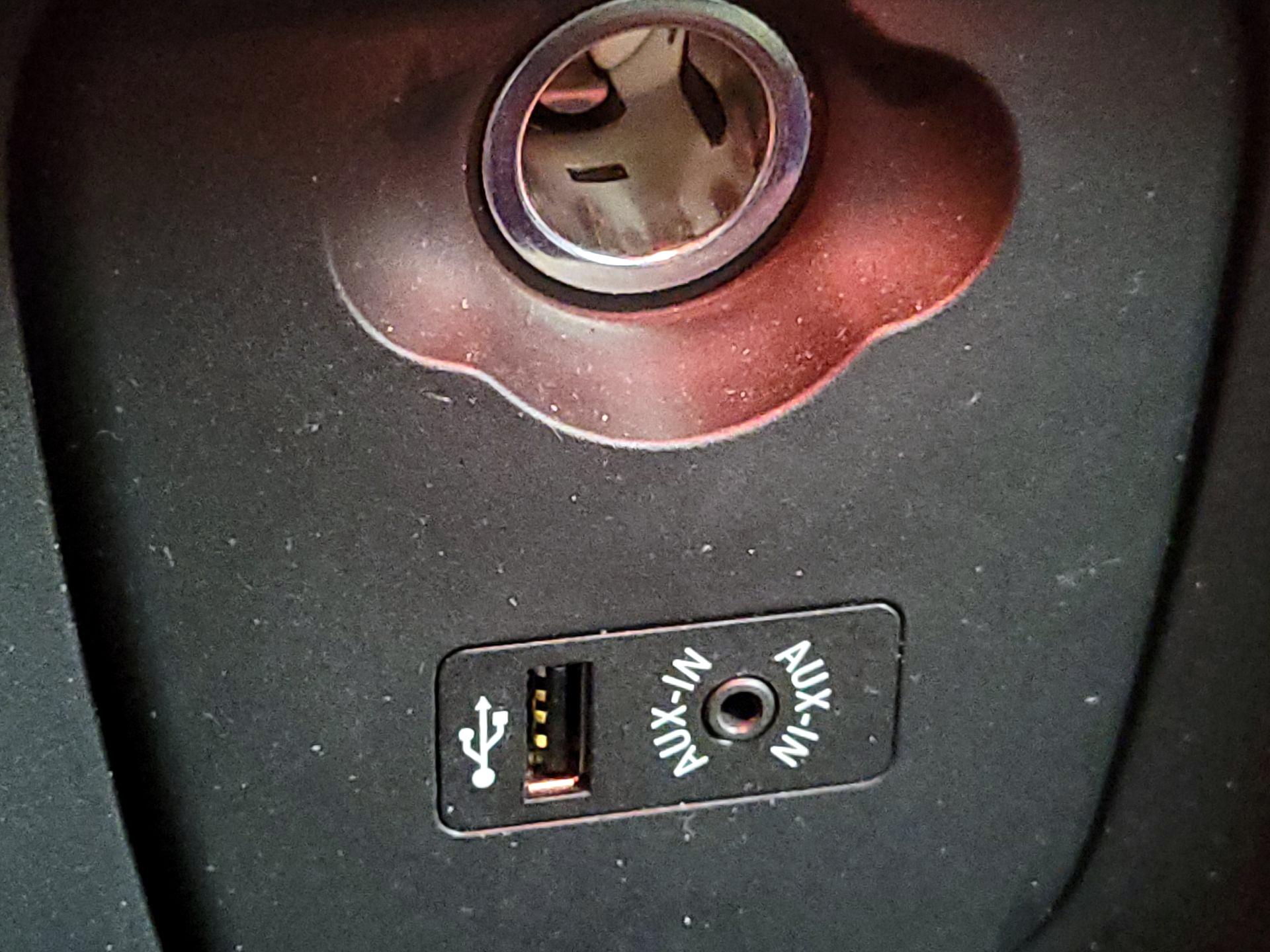 Thumbnail: 2015 MINI Cooper Hardtop - 17