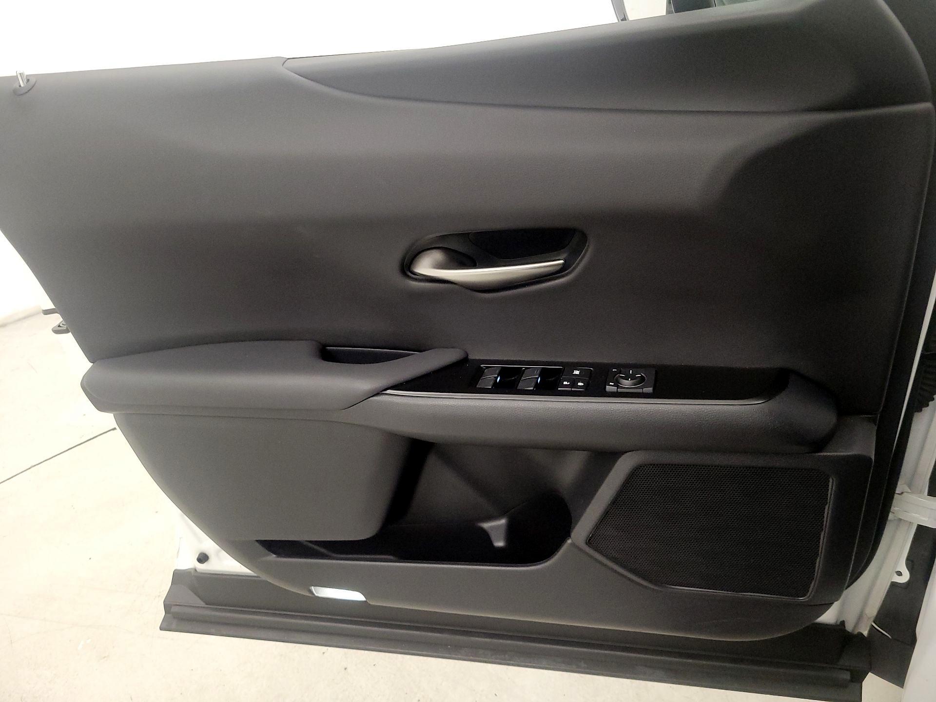 Thumbnail: 2022 Lexus UX - 12