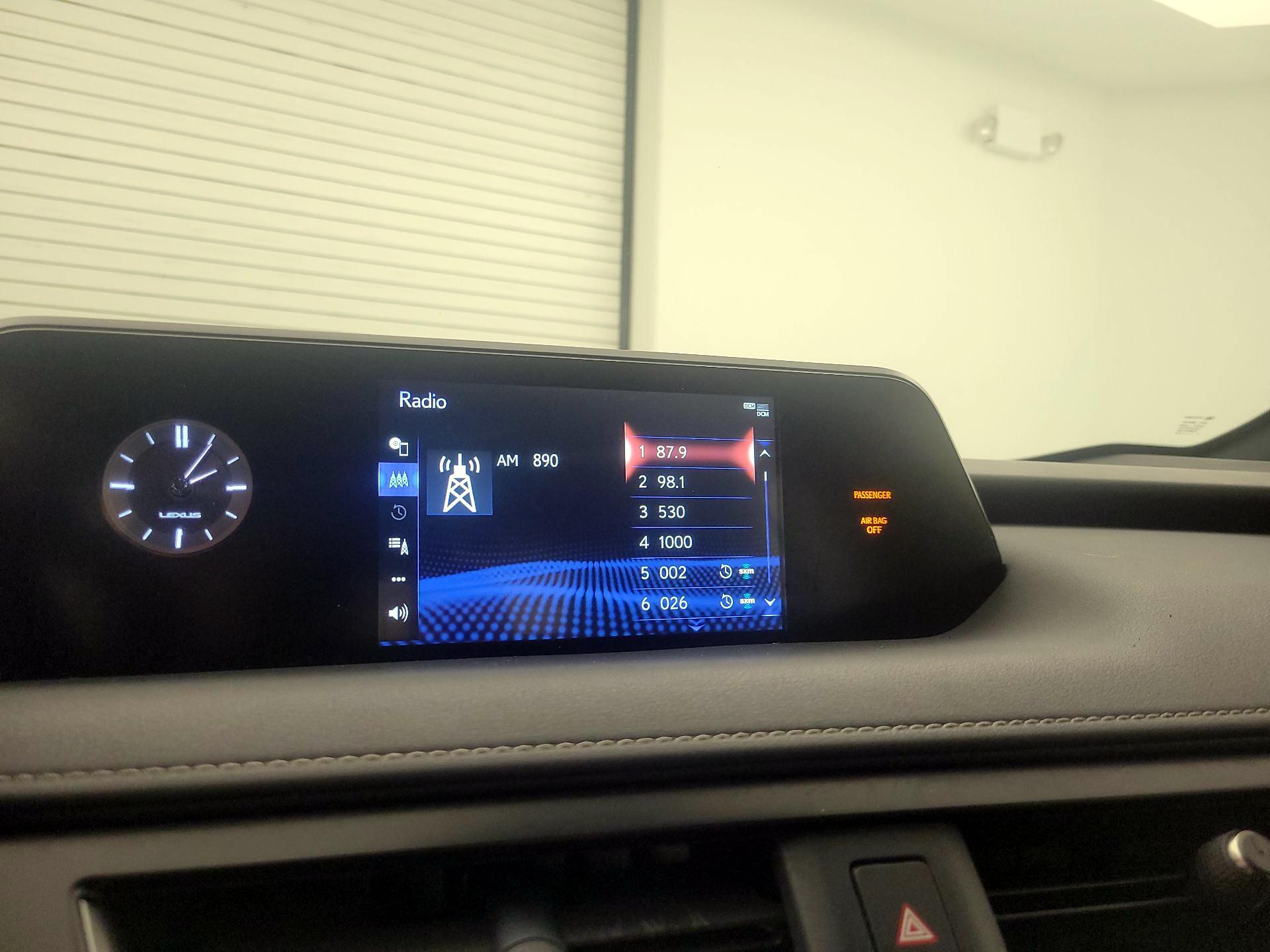 Thumbnail: 2022 Lexus UX - 15