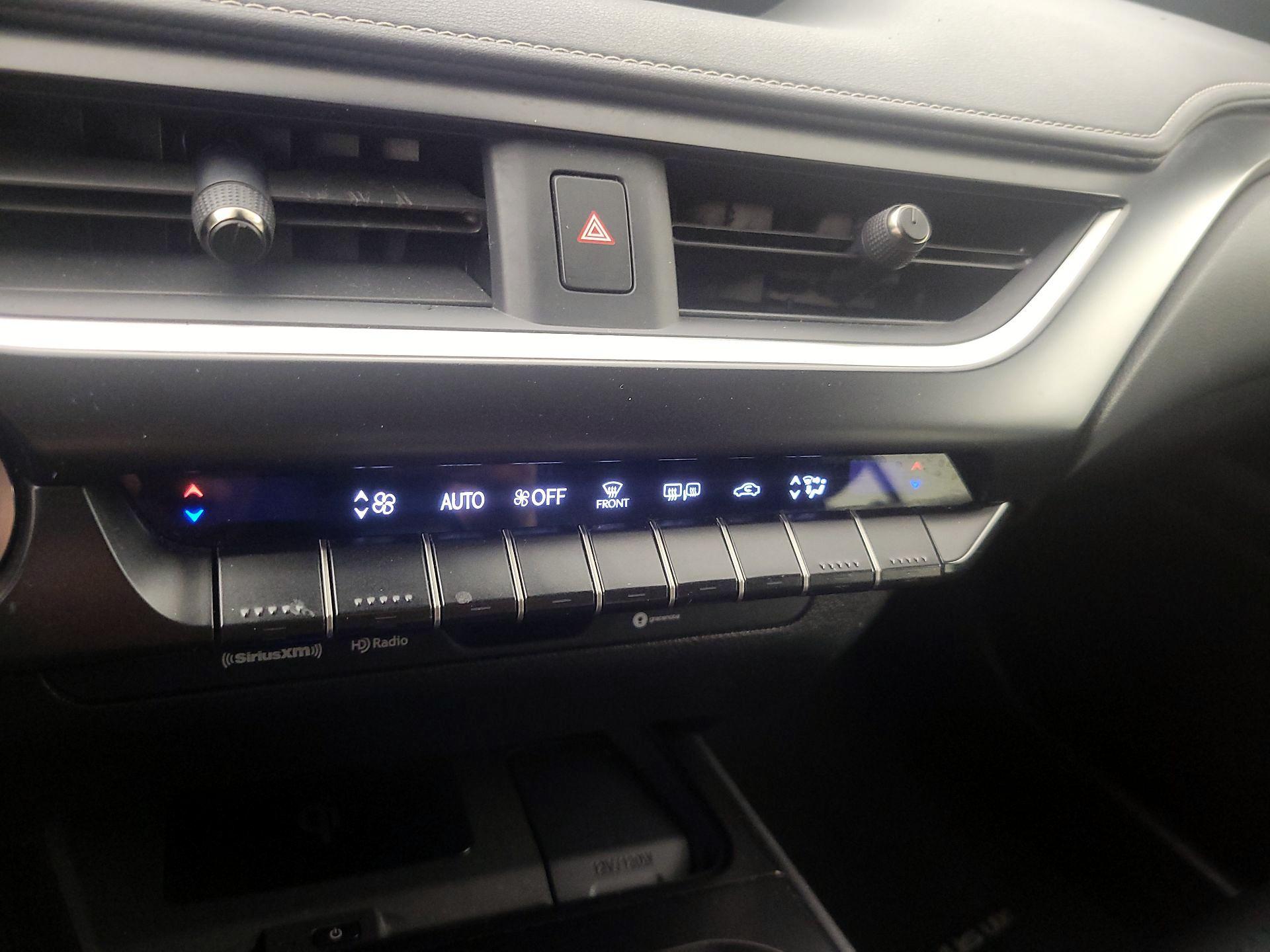 Thumbnail: 2022 Lexus UX - 16