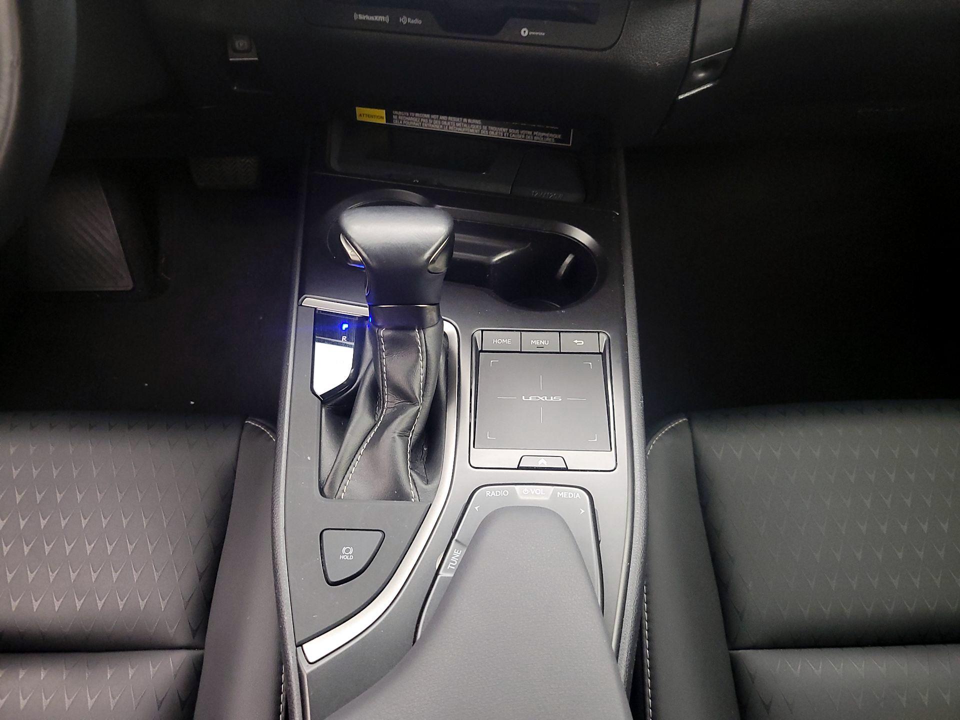 Thumbnail: 2022 Lexus UX - 17