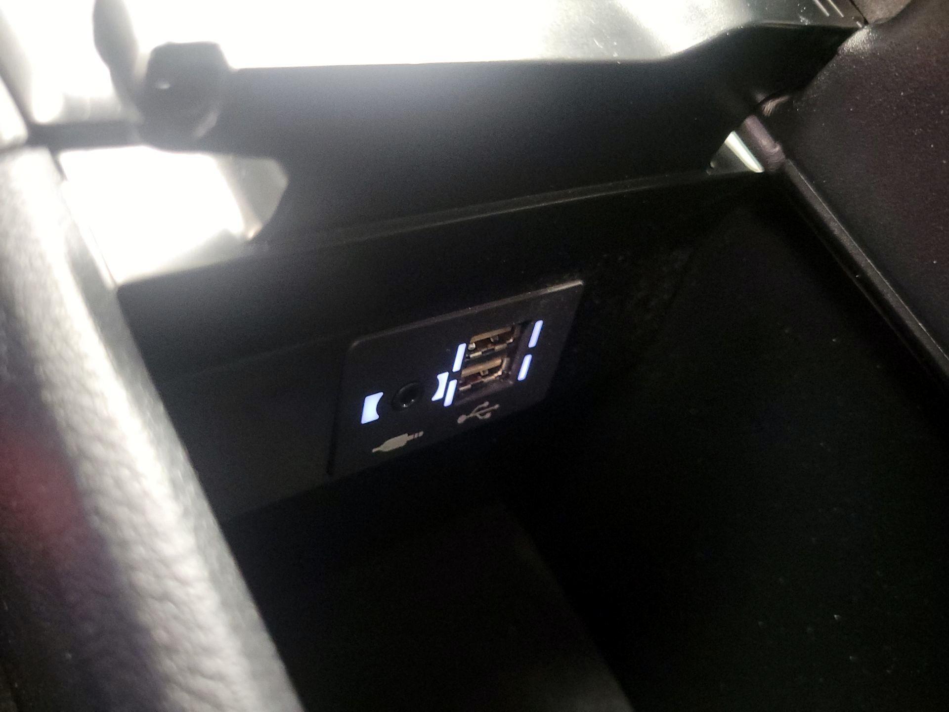 Thumbnail: 2022 Lexus UX - 18