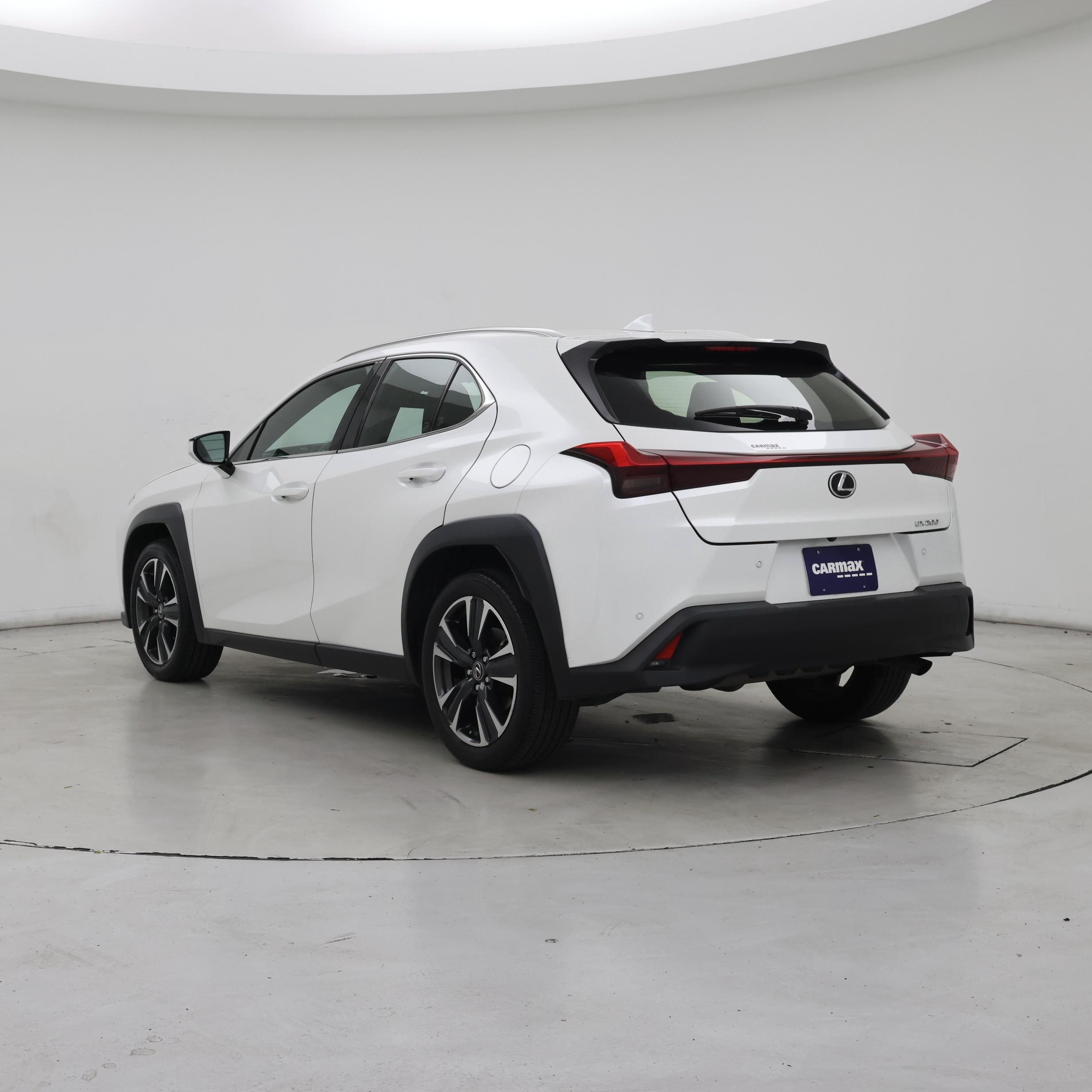 Thumbnail: 2022 Lexus UX - 2
