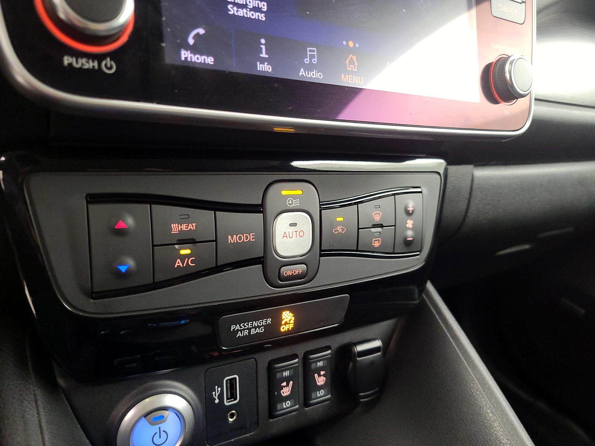 Thumbnail: 2019 Nissan Leaf - 17