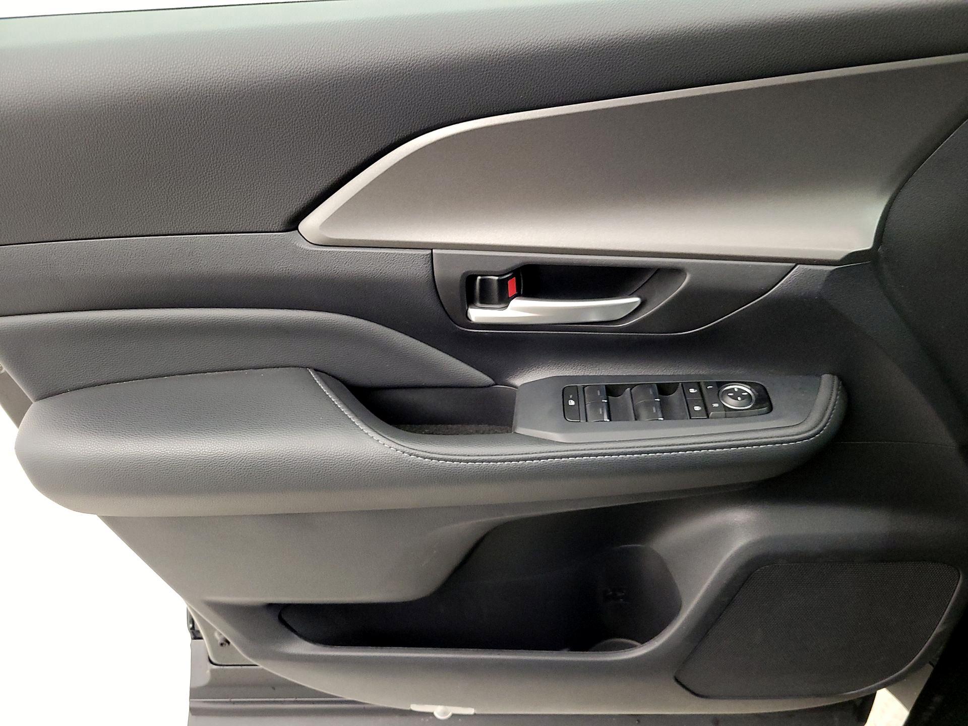 Thumbnail: 2026 Toyota Highlander - 12