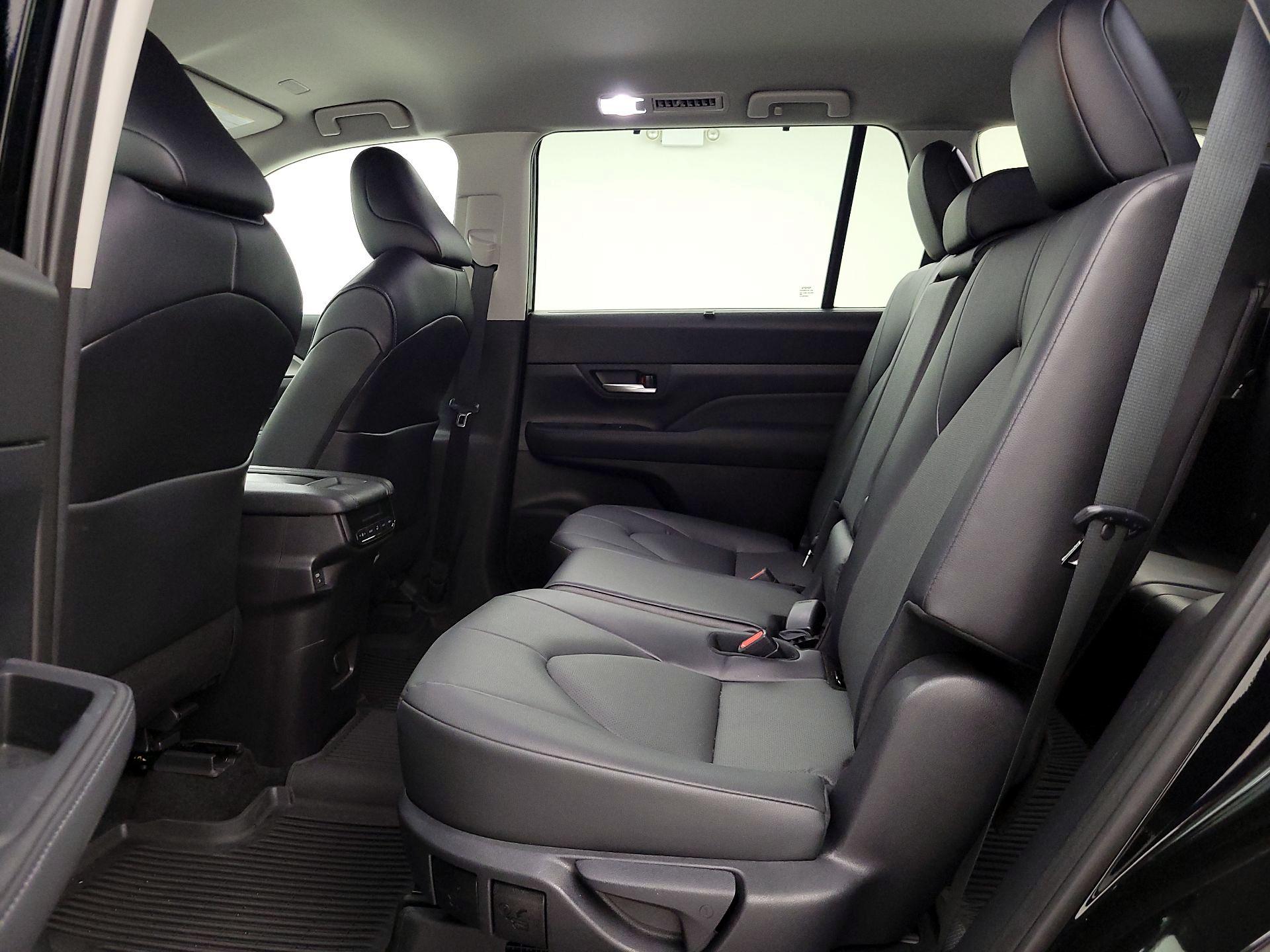 Thumbnail: 2026 Toyota Highlander - 20