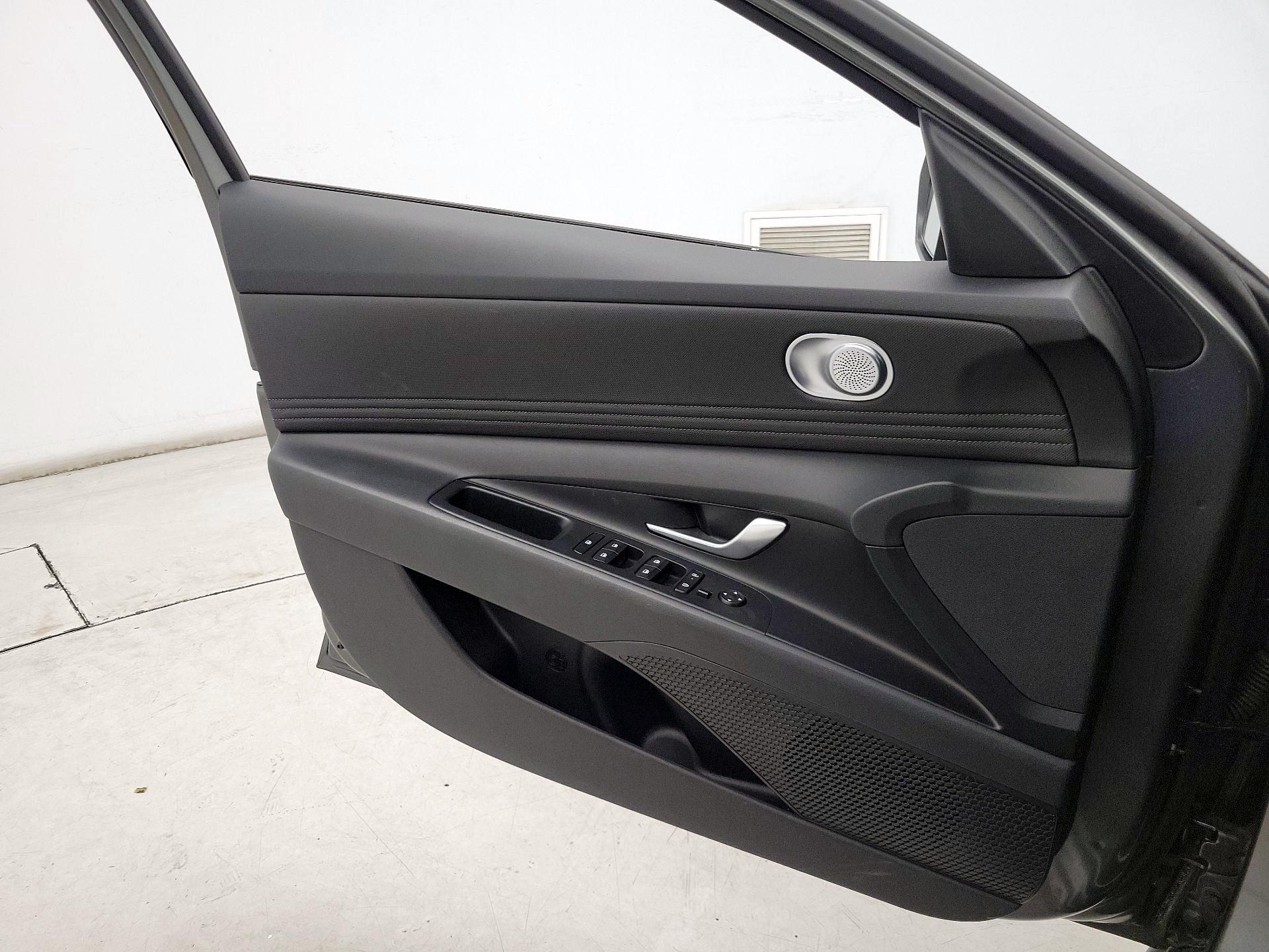 Thumbnail: 2025 Hyundai Elantra - 12