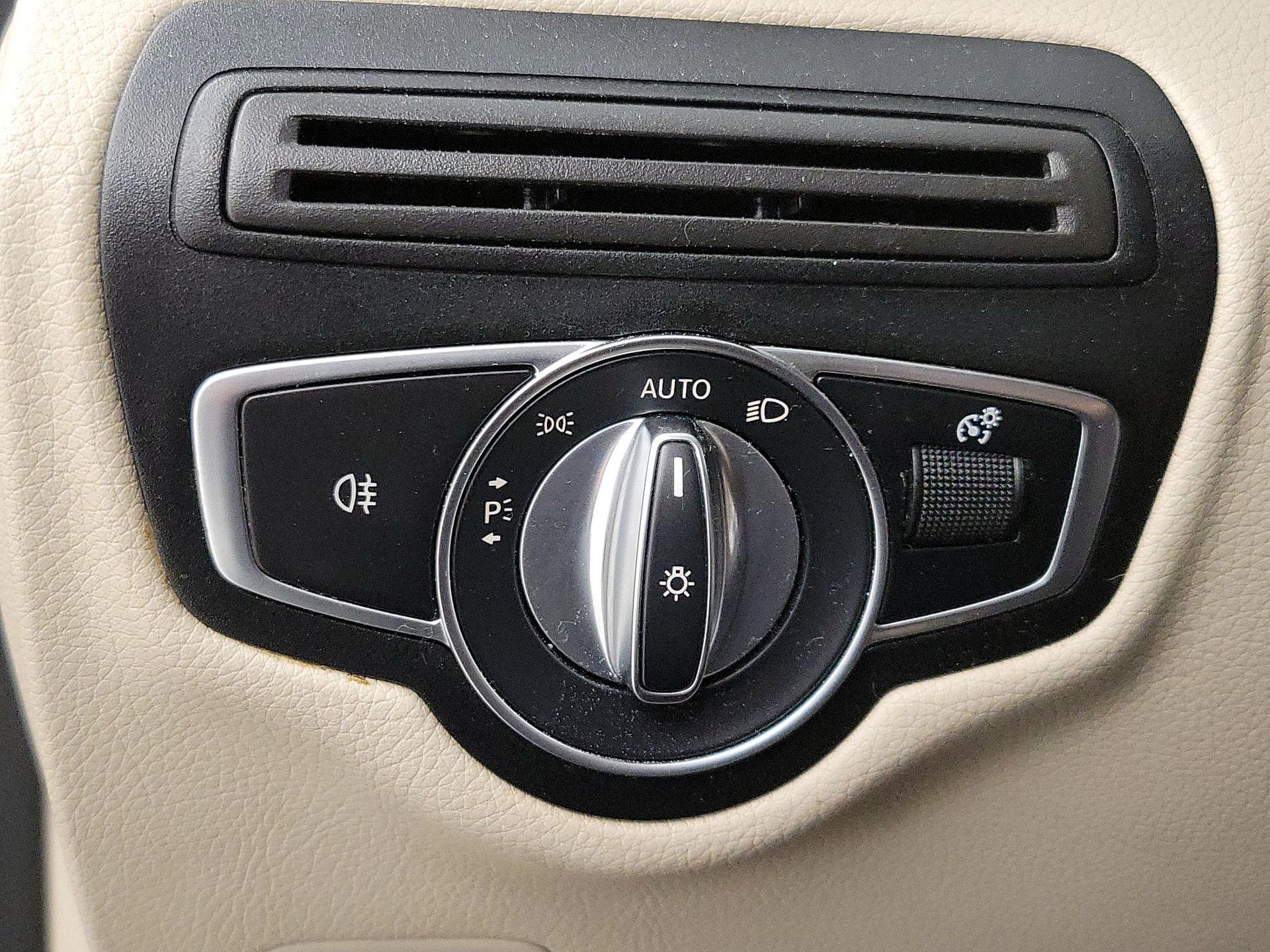 Thumbnail: 2022 Mercedes-Benz GLC - 13