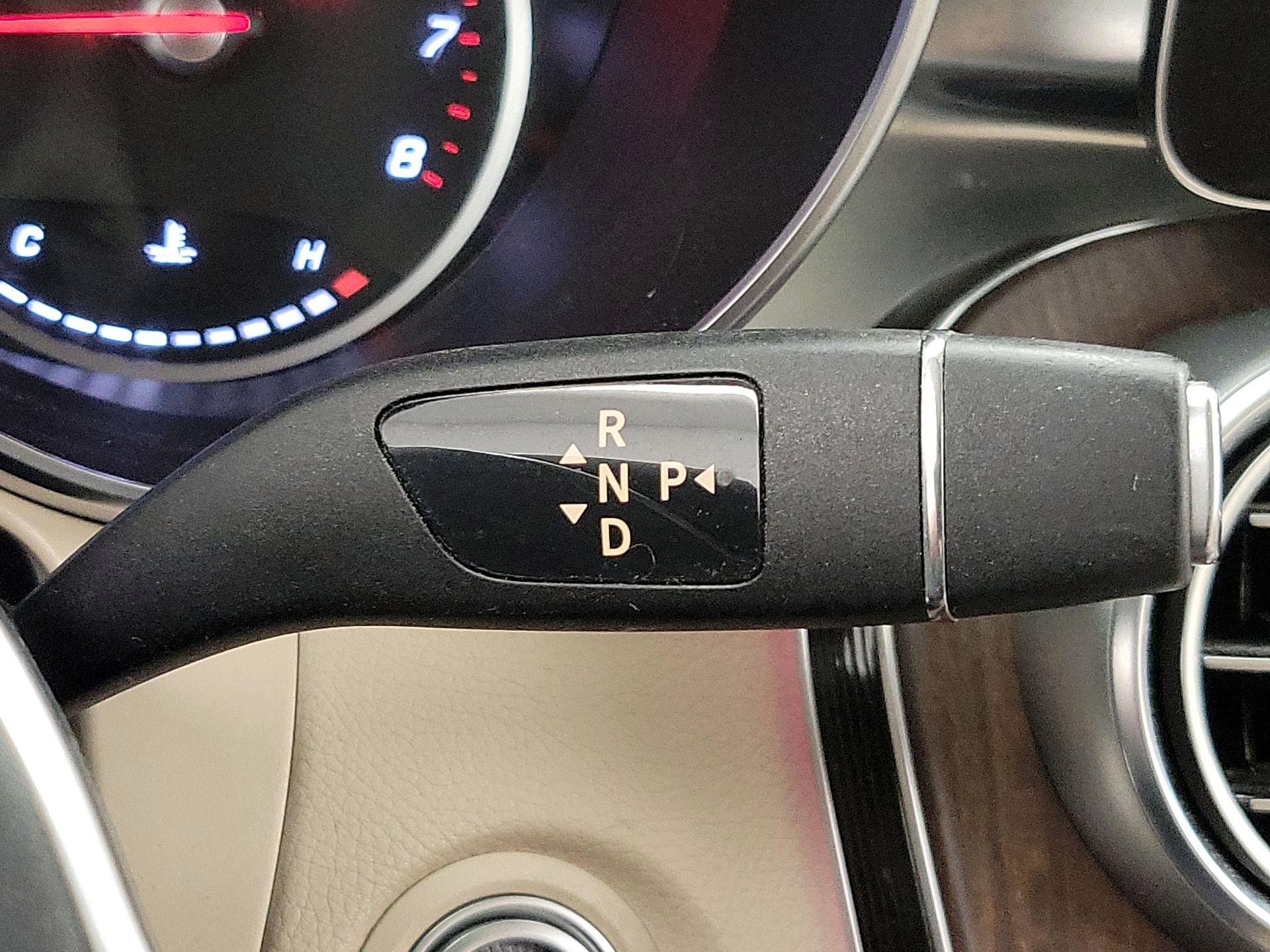 Thumbnail: 2022 Mercedes-Benz GLC - 17