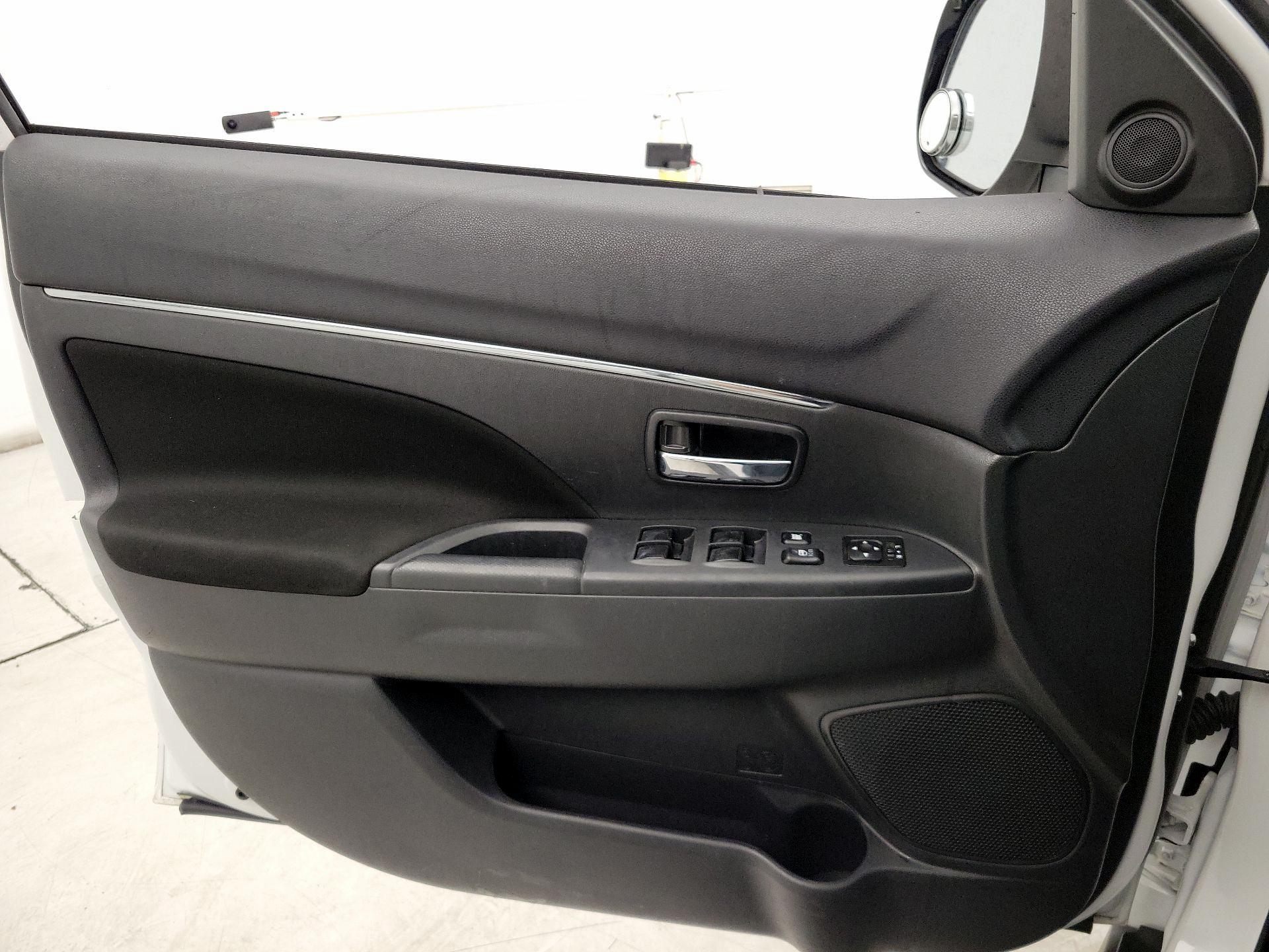 Thumbnail: 2020 Mitsubishi Outlander Sport - 12