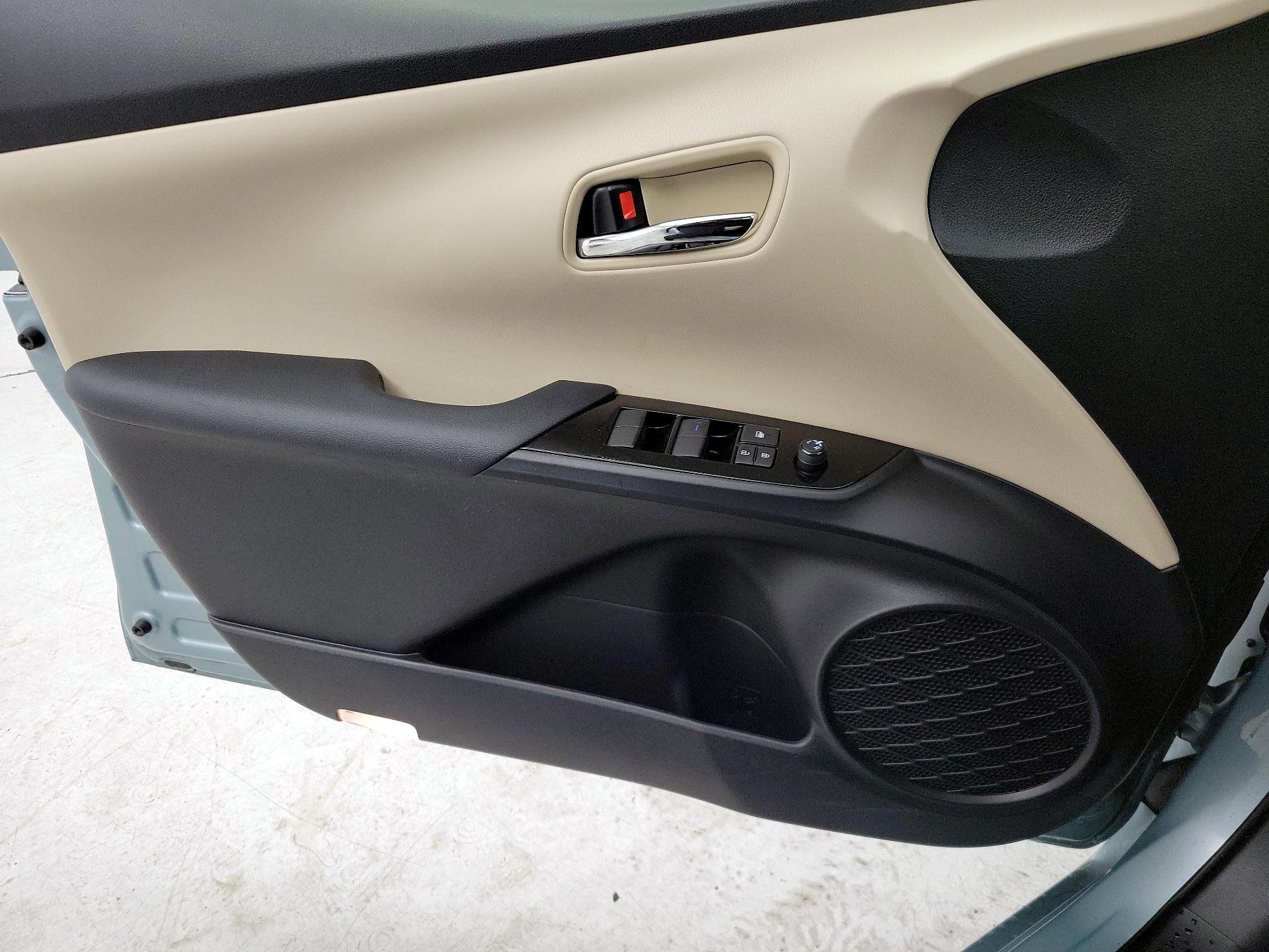 Thumbnail: 2022 Toyota Prius - 12