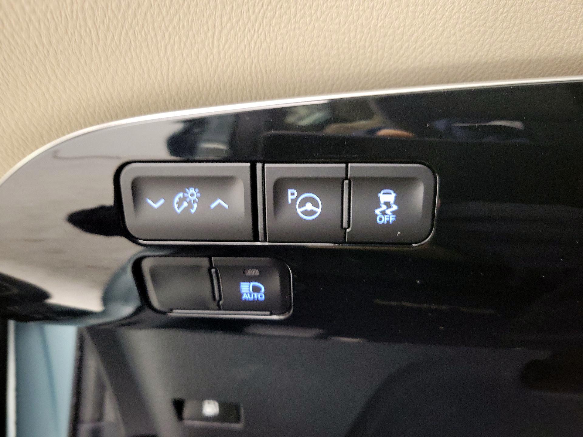 Thumbnail: 2022 Toyota Prius - 13