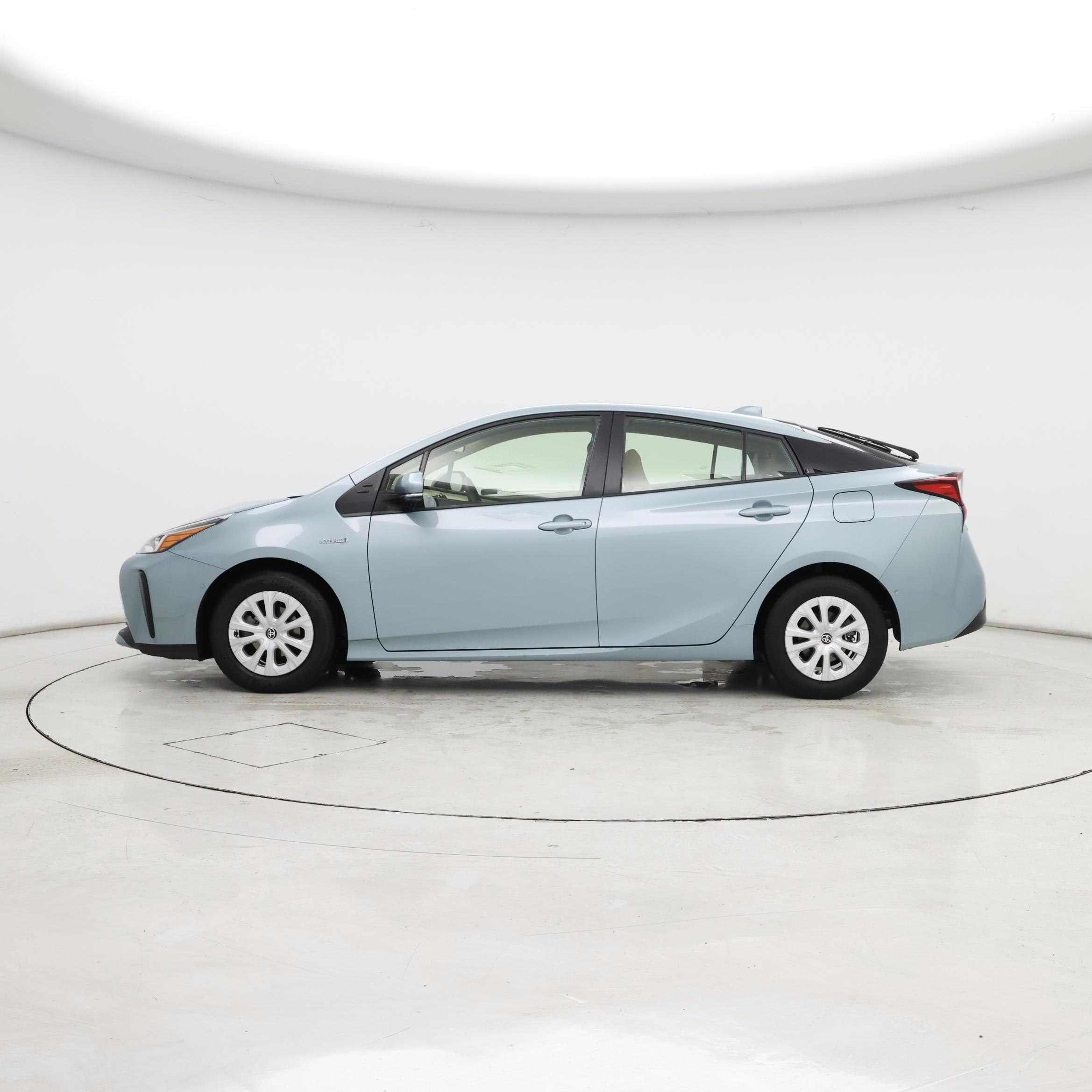 Thumbnail: 2022 Toyota Prius - 3