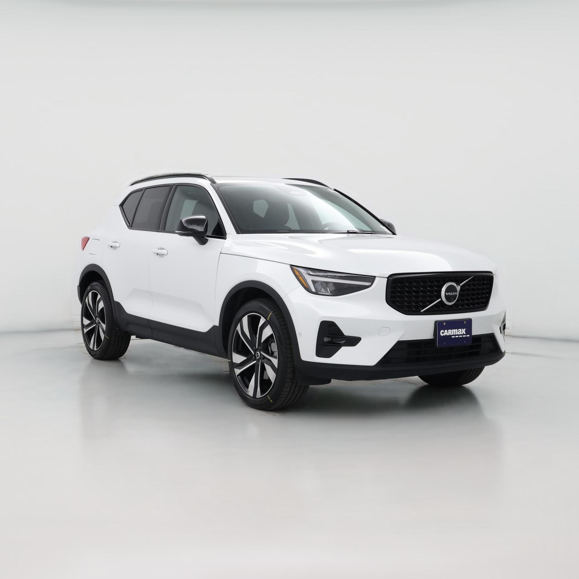 Thumbnail: 2025 Volvo XC40 - 1