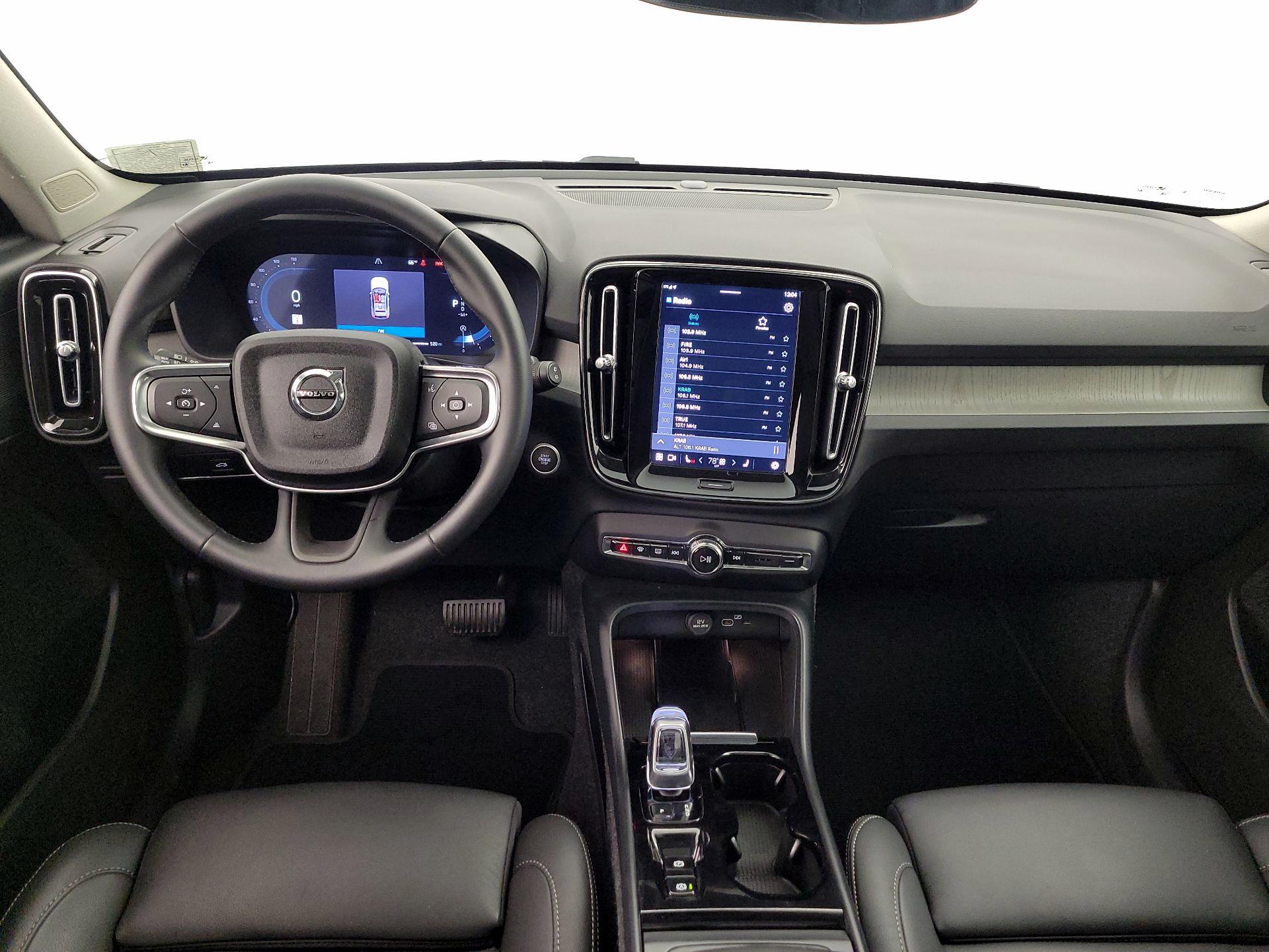 Thumbnail: 2025 Volvo XC40 - 9