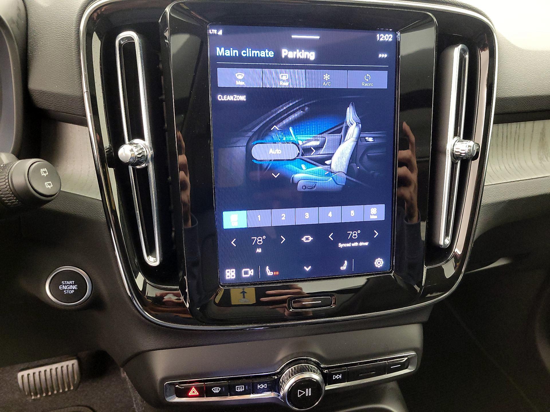 Thumbnail: 2025 Volvo XC40 - 17