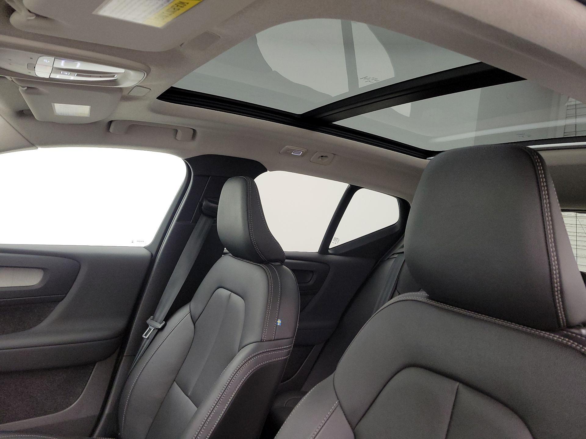 Thumbnail: 2025 Volvo XC40 - 20