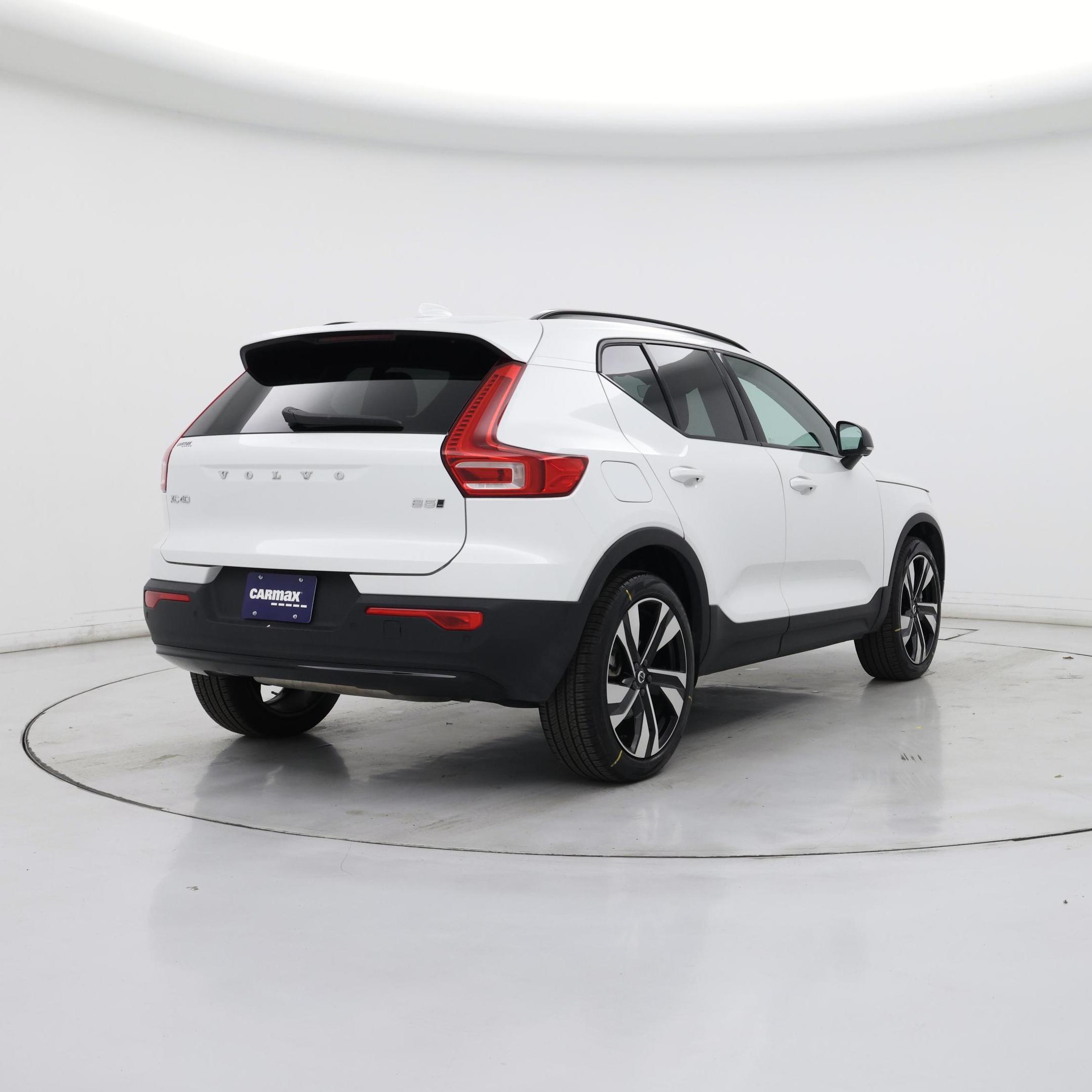 Thumbnail: 2025 Volvo XC40 - 8