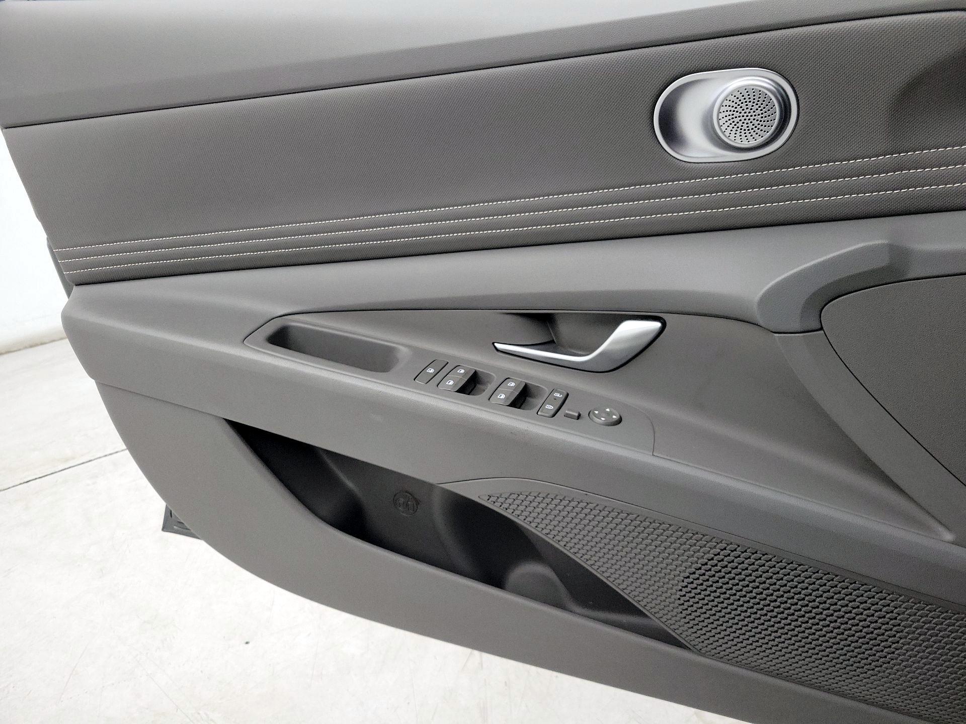 Thumbnail: 2025 Hyundai Elantra - 12