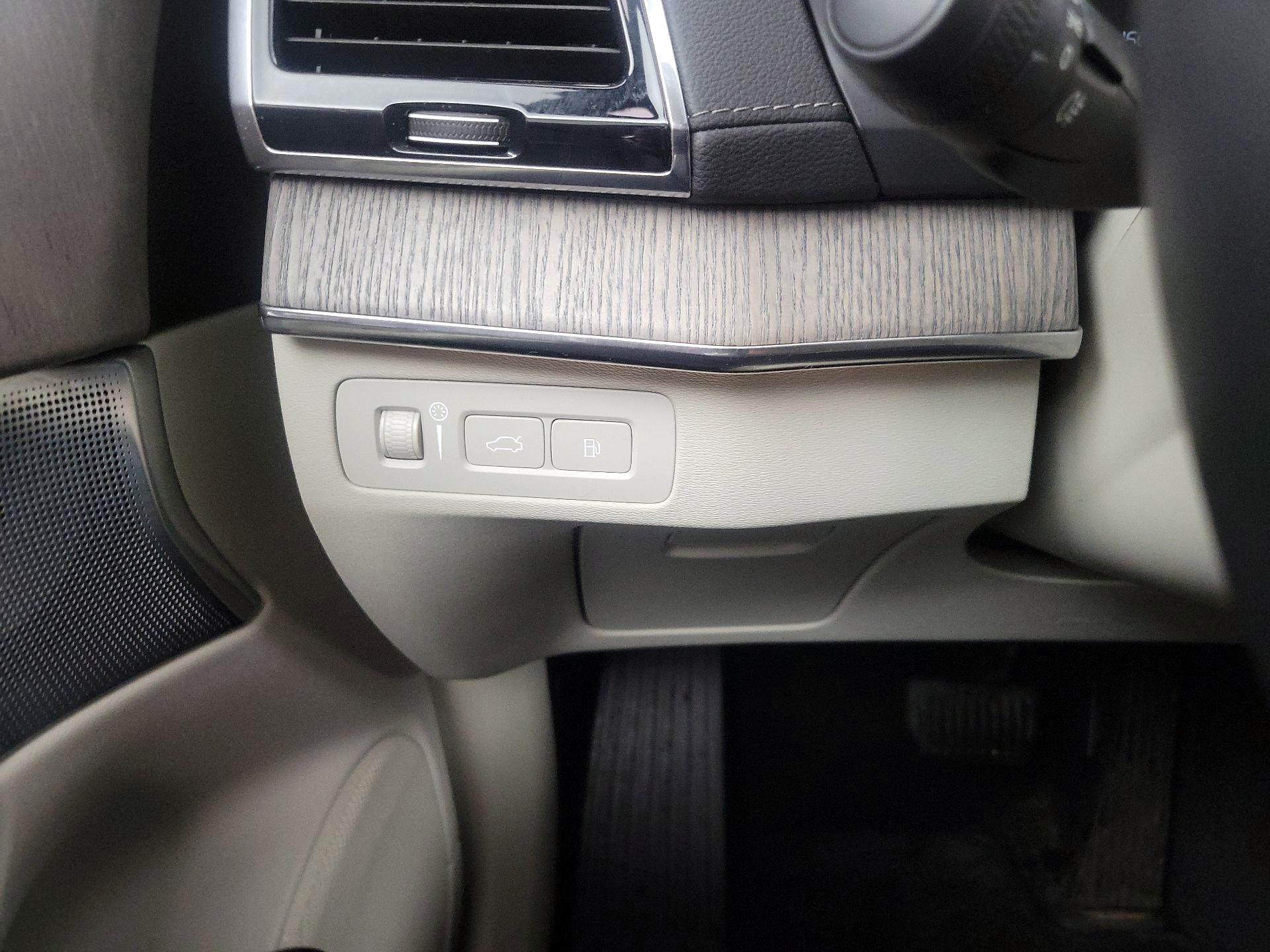 Thumbnail: 2022 Volvo XC90 - 13