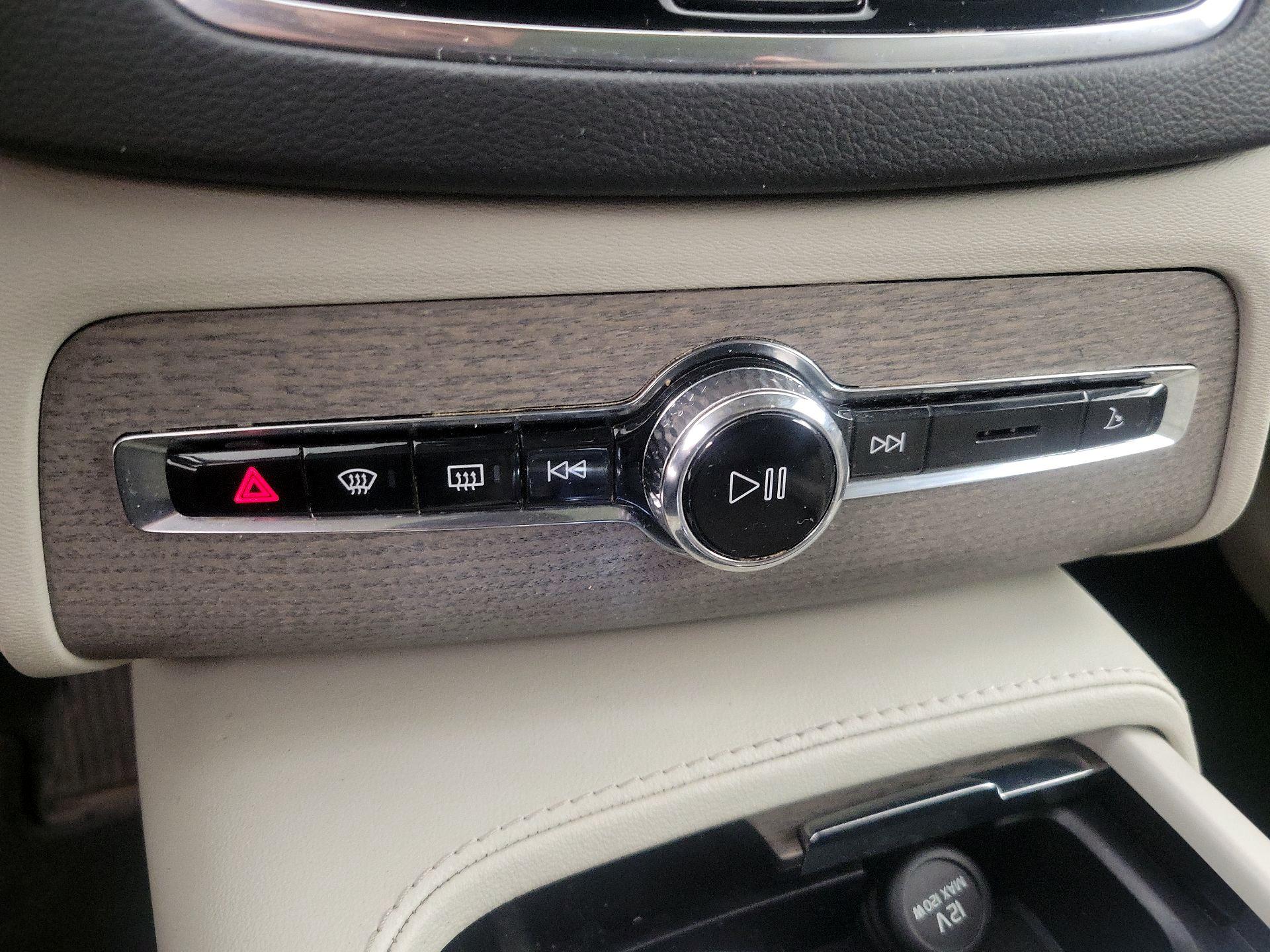 Thumbnail: 2022 Volvo XC90 - 16