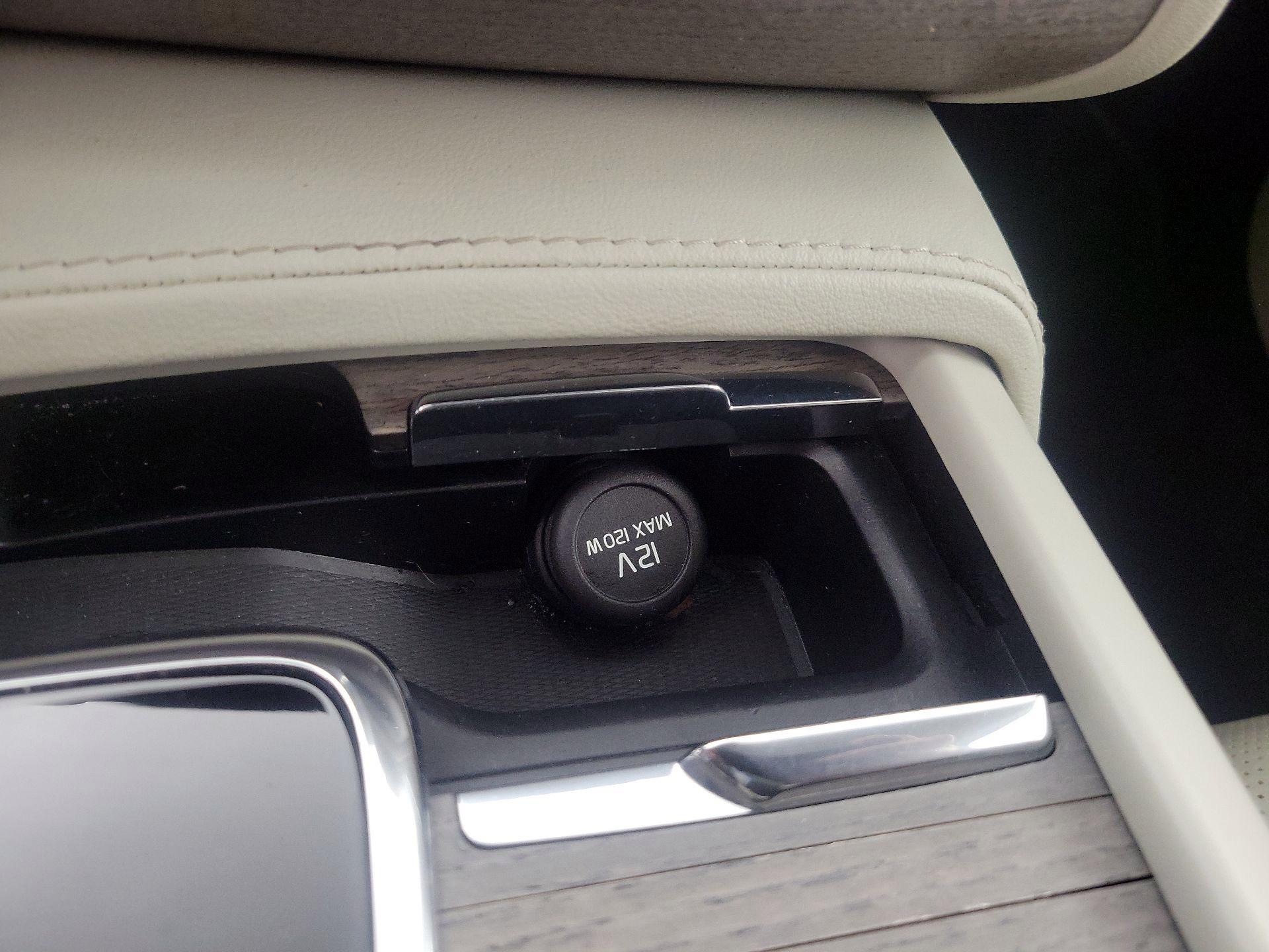 Thumbnail: 2022 Volvo XC90 - 18