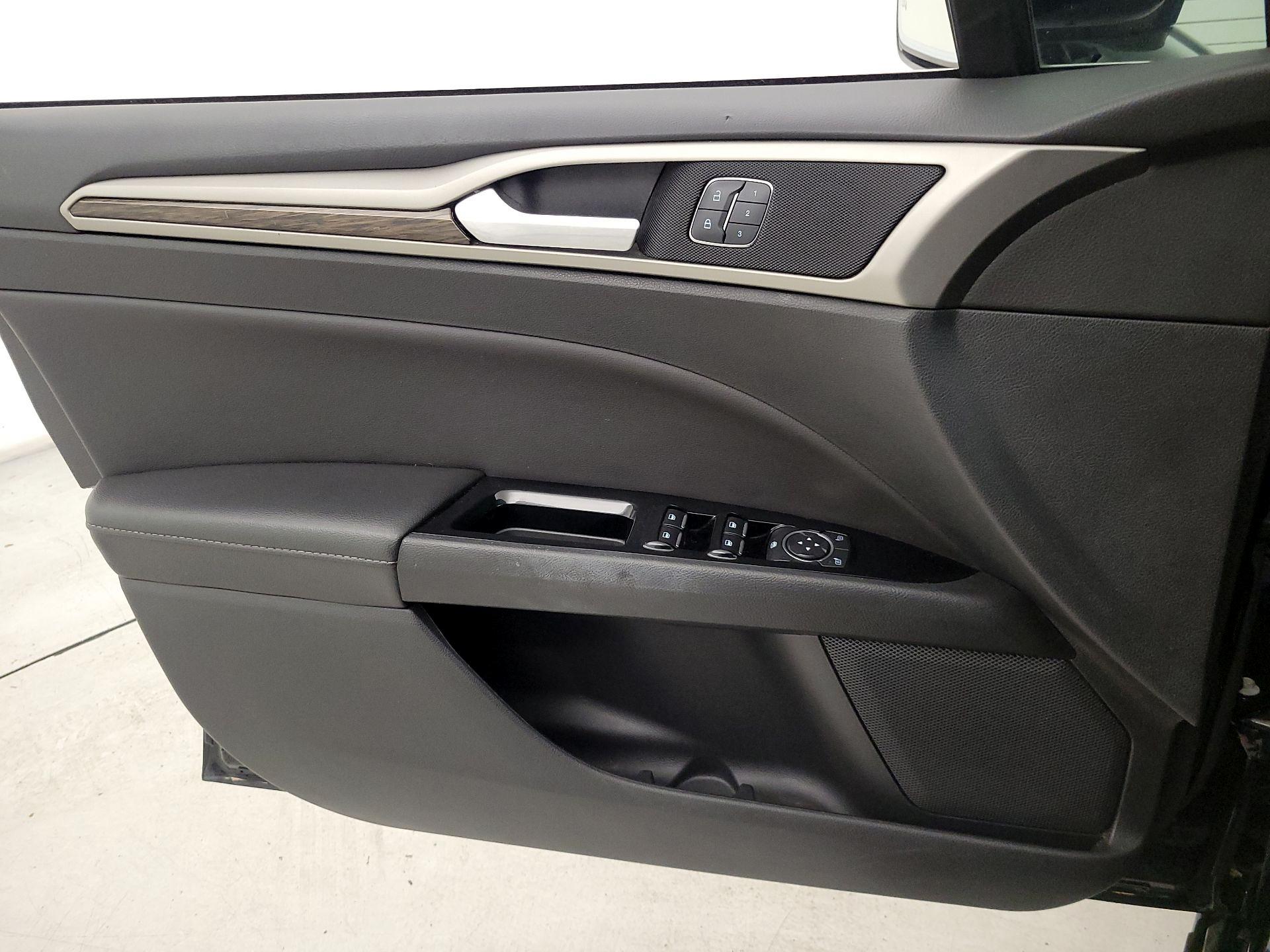 Thumbnail: 2016 Ford Fusion - 12