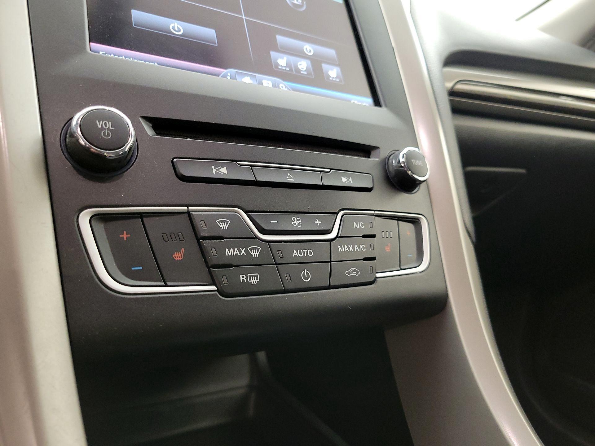 Thumbnail: 2016 Ford Fusion - 17