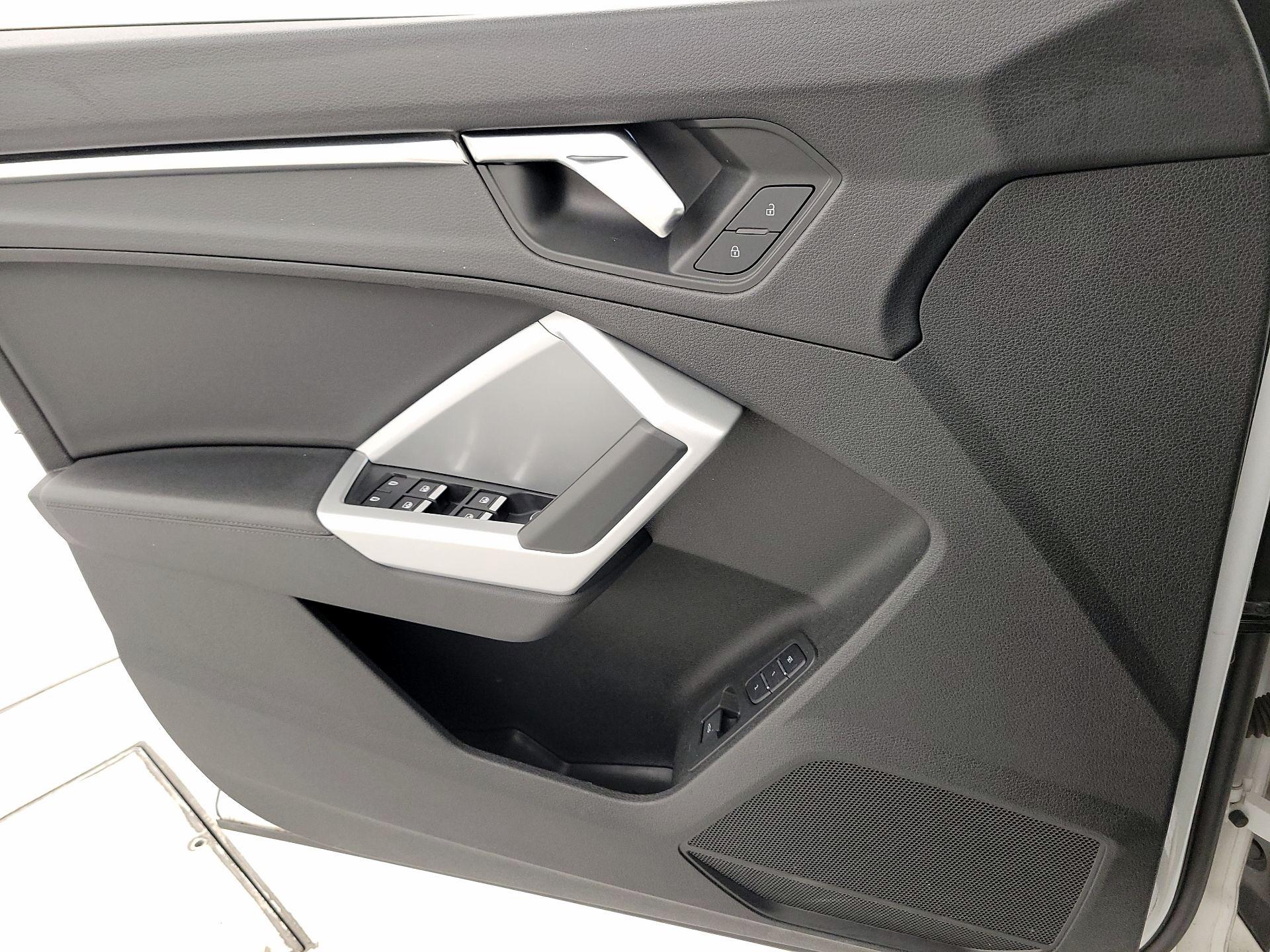 Thumbnail: 2023 Audi Q3 - 12