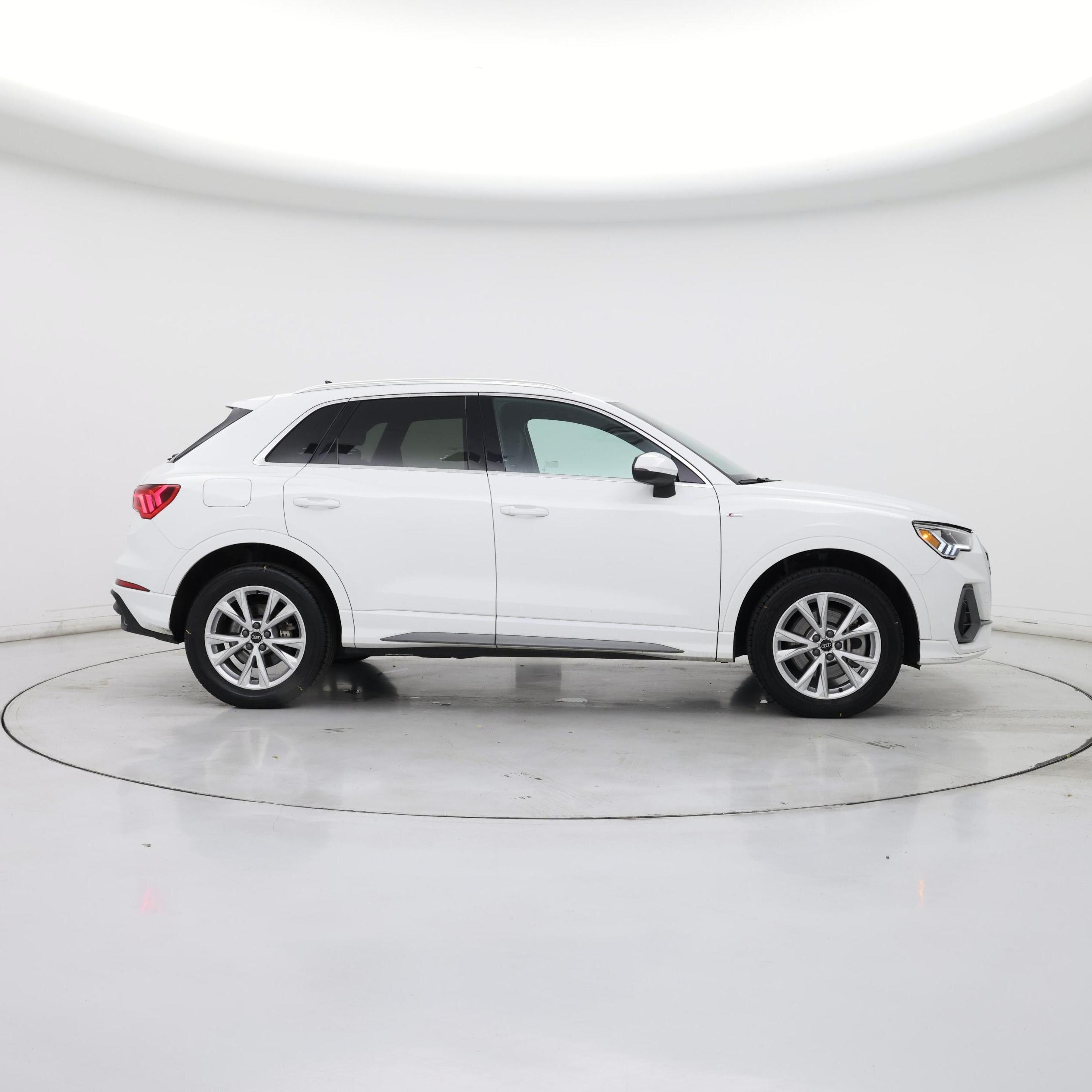 Thumbnail: 2023 Audi Q3 - 7