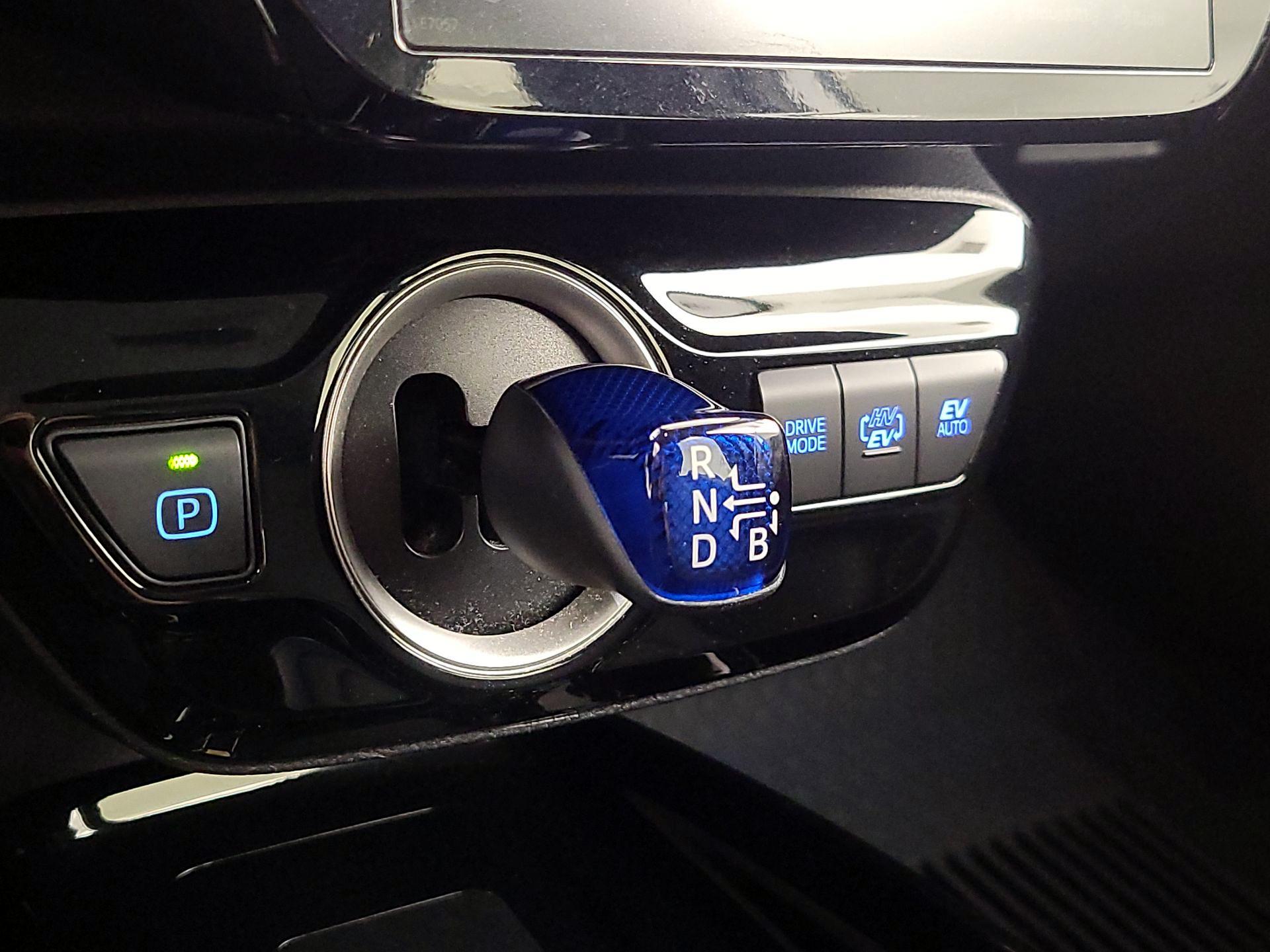 Thumbnail: 2022 Toyota Prius Prime - 18