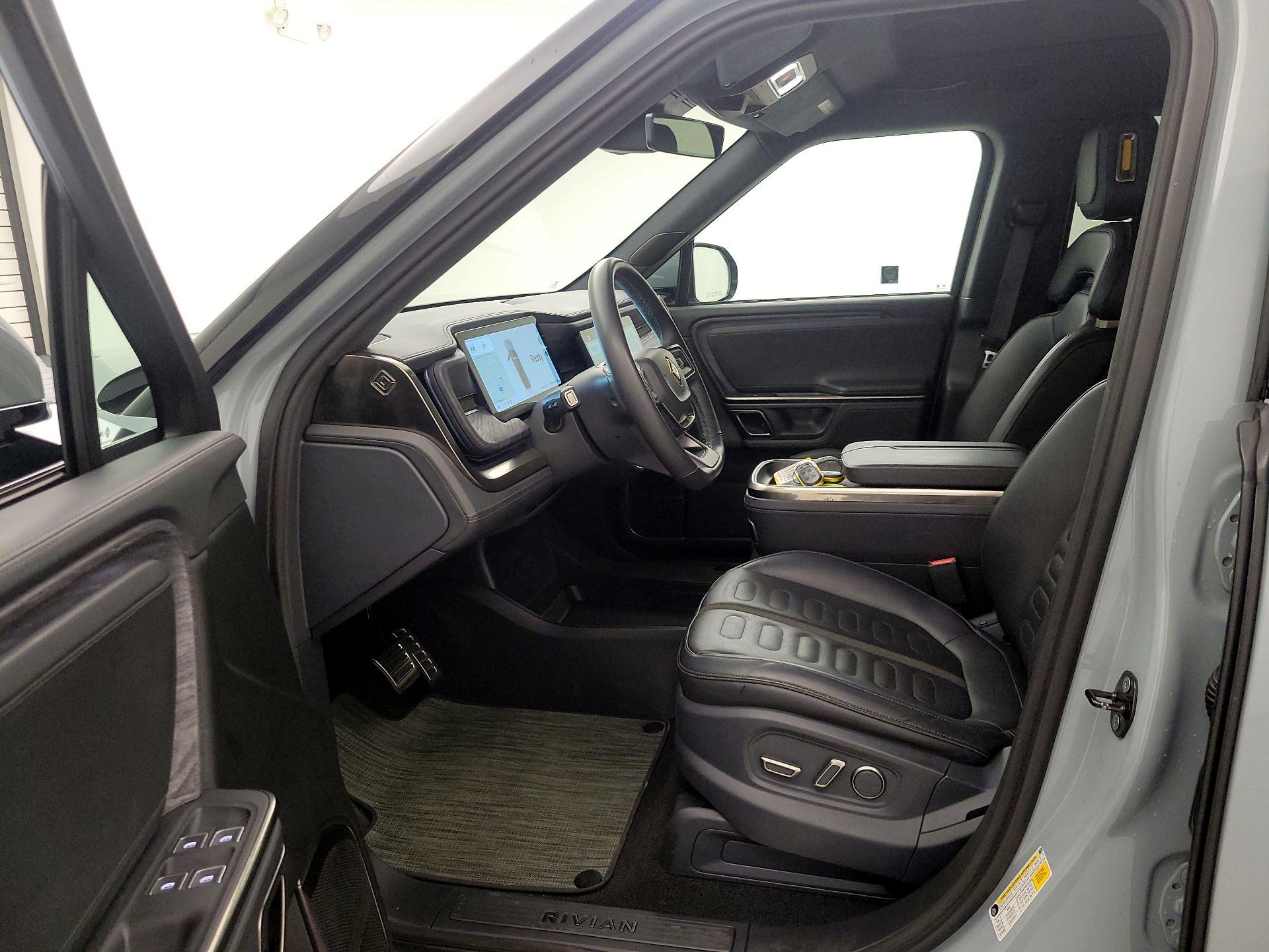 Thumbnail: 2022 Rivian R1T - 11
