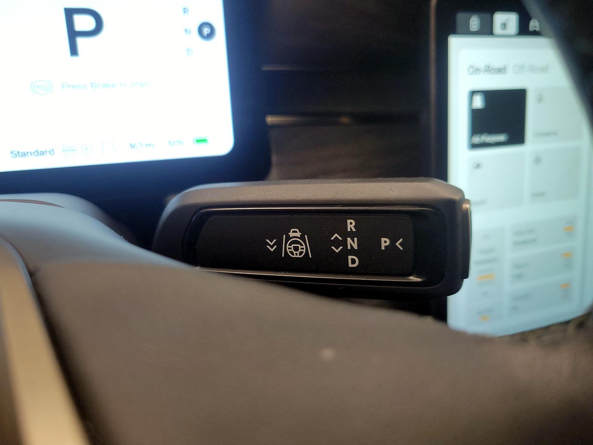 Thumbnail: 2022 Rivian R1T - 17