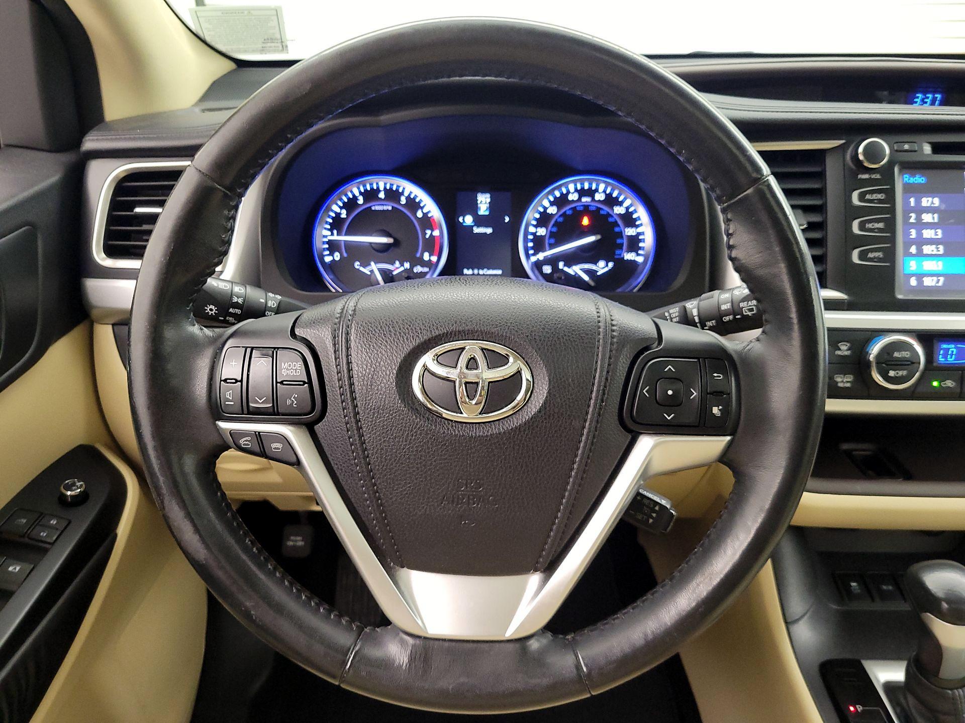 Thumbnail: 2015 Toyota Highlander - 10