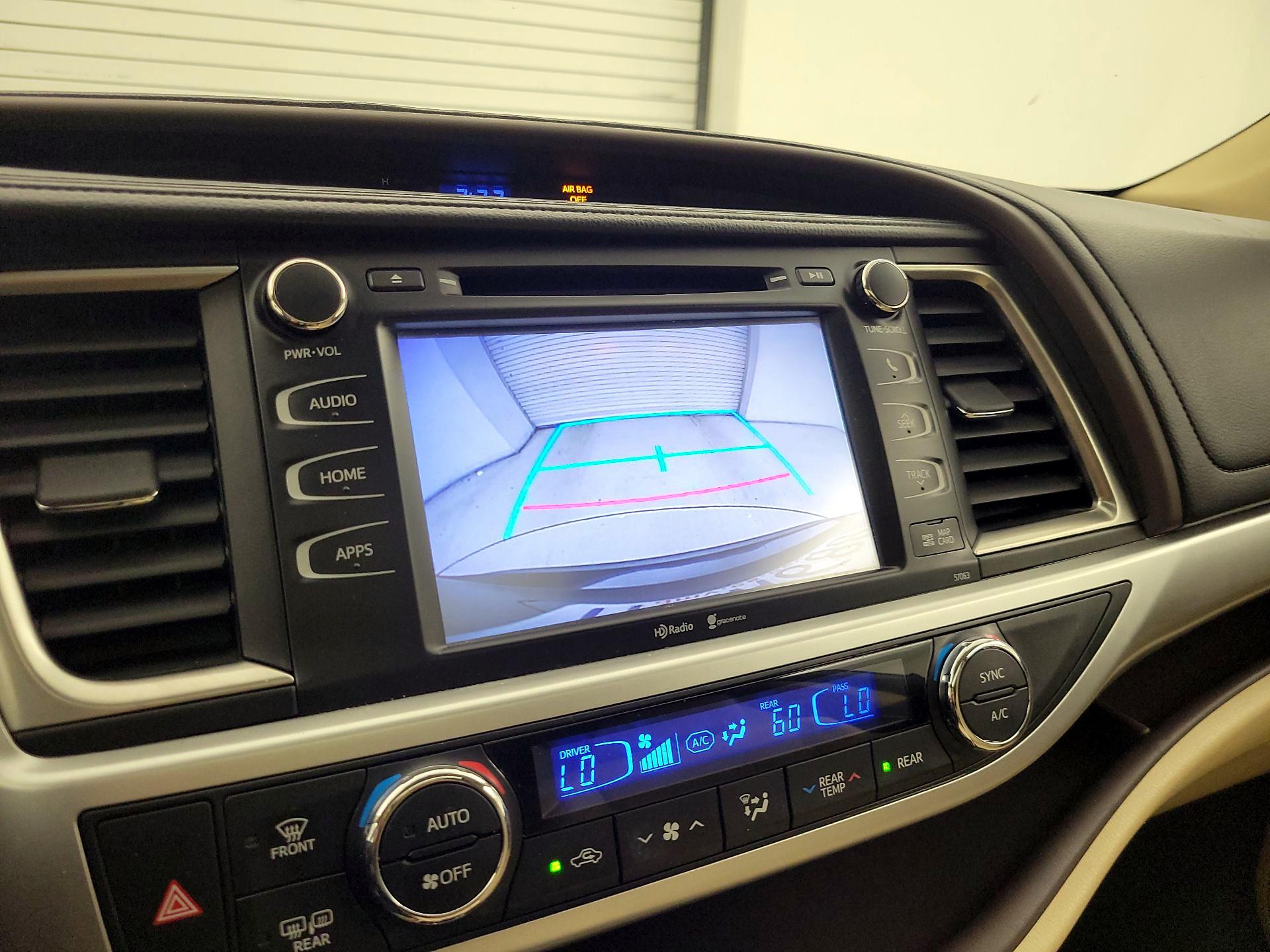 Thumbnail: 2015 Toyota Highlander - 14