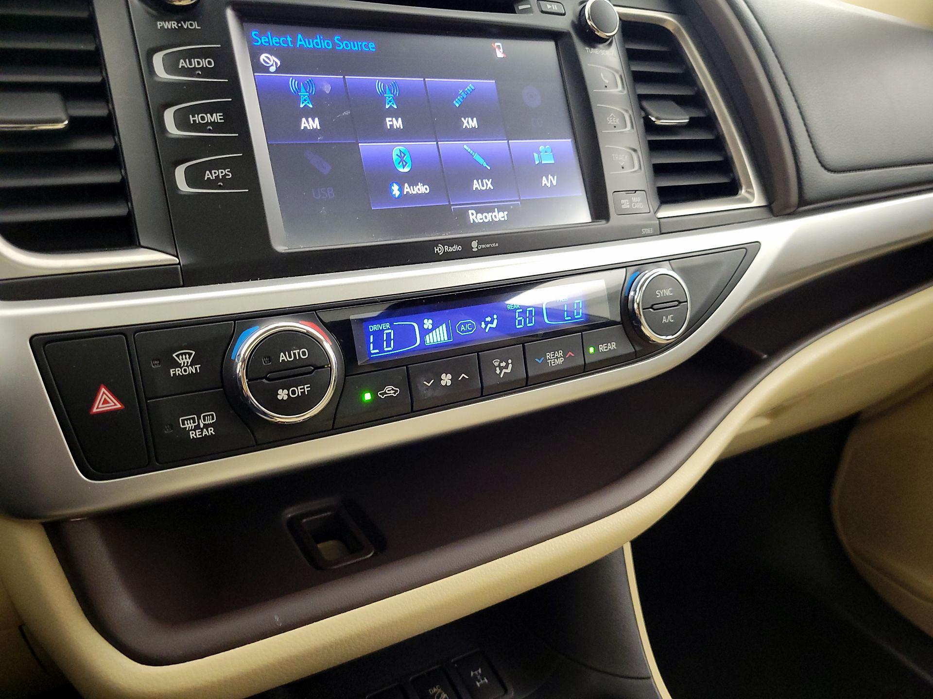 Thumbnail: 2015 Toyota Highlander - 16