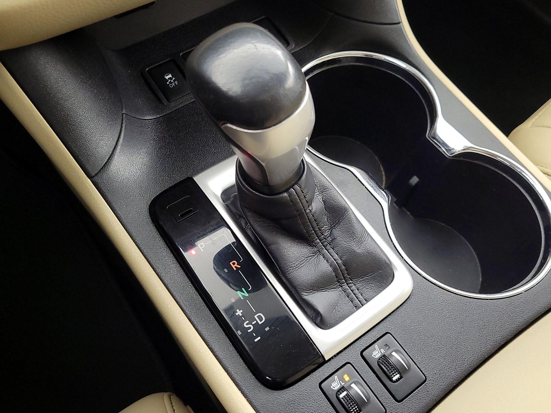 Thumbnail: 2015 Toyota Highlander - 17