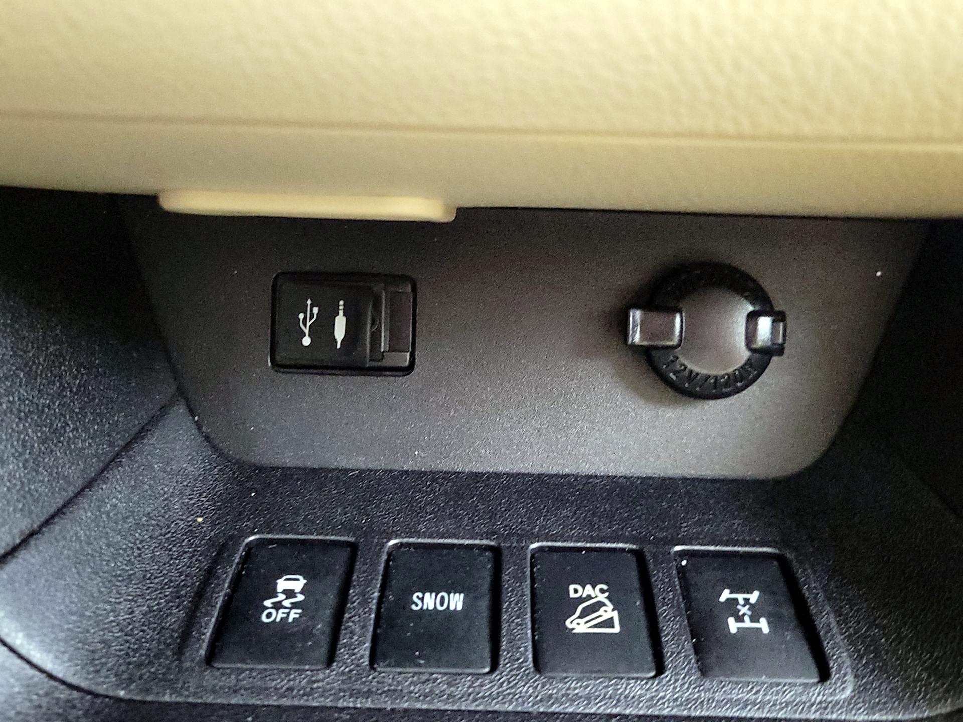 Thumbnail: 2015 Toyota Highlander - 18