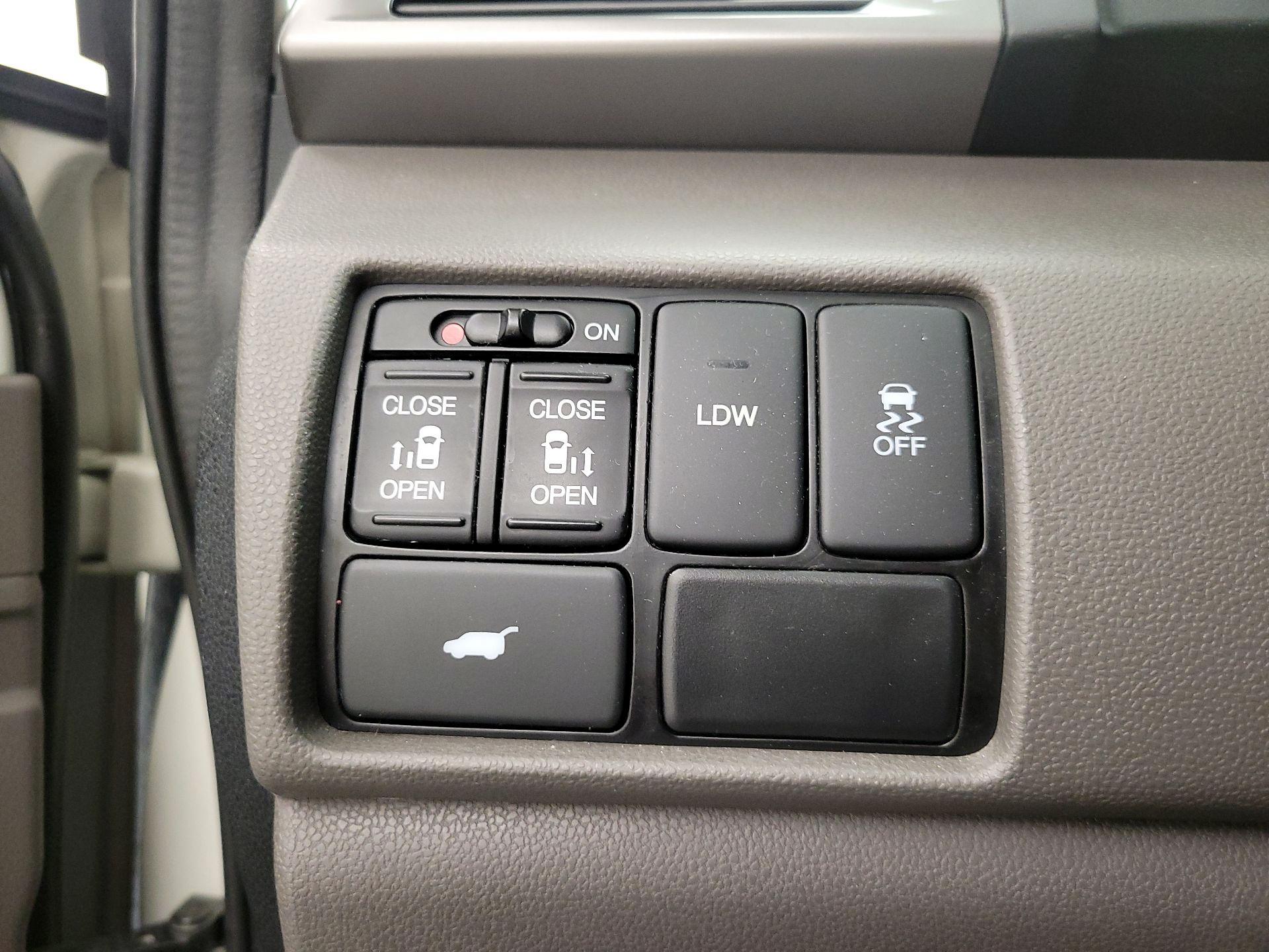 Thumbnail: 2016 Honda Odyssey - 13