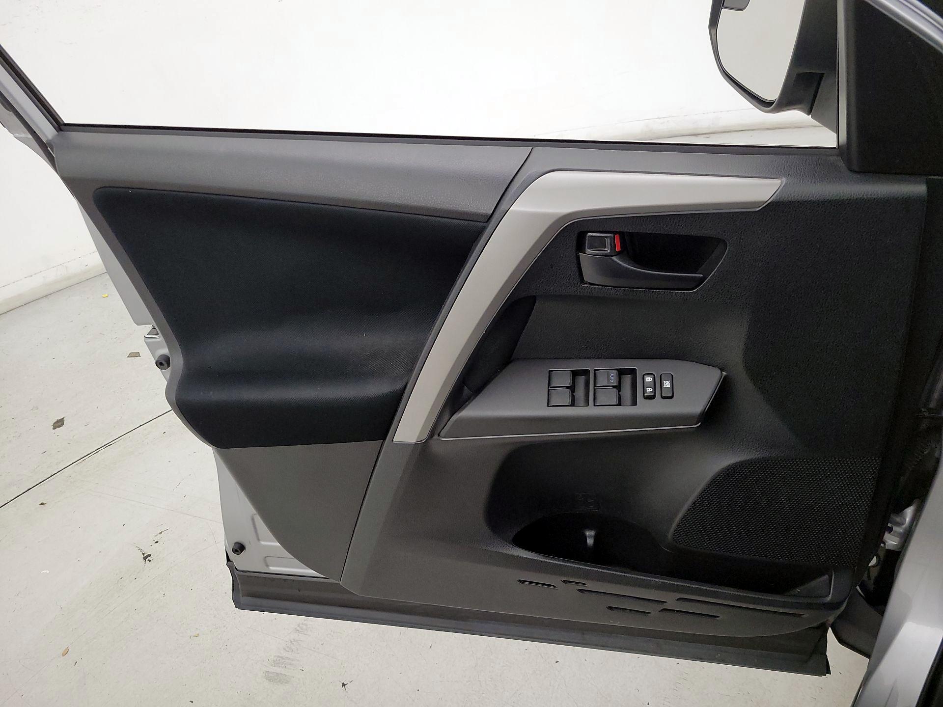 Thumbnail: 2017 Toyota RAV4 - 12