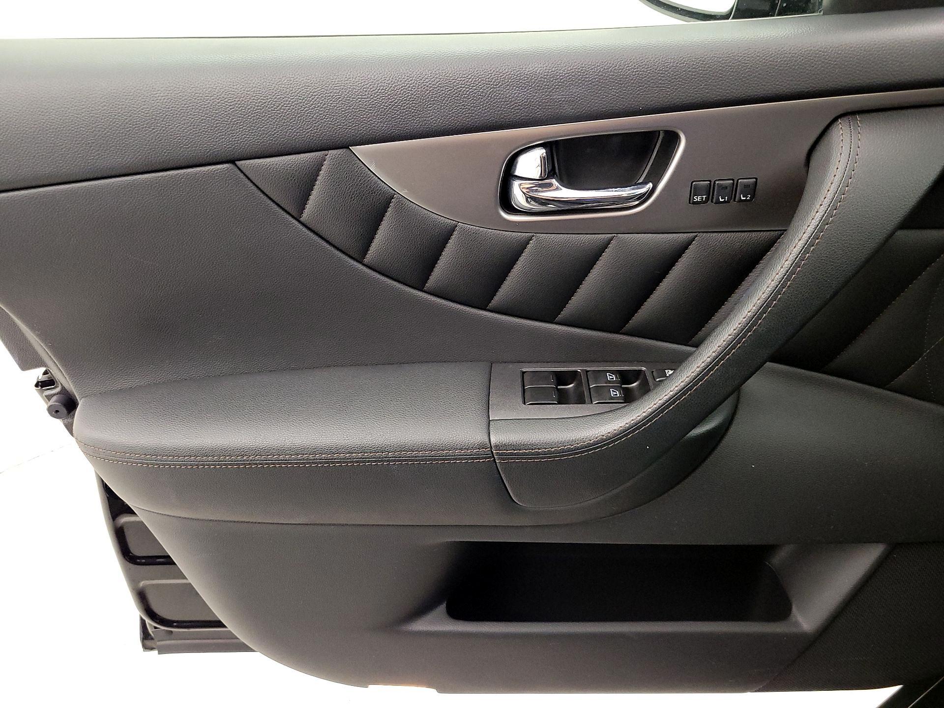 Thumbnail: 2014 INFINITI QX70 - 12