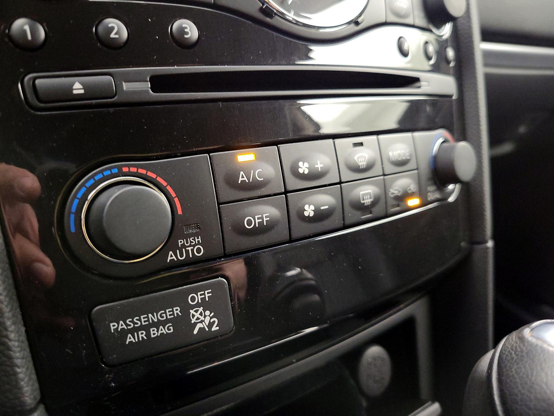 Thumbnail: 2014 INFINITI QX70 - 17